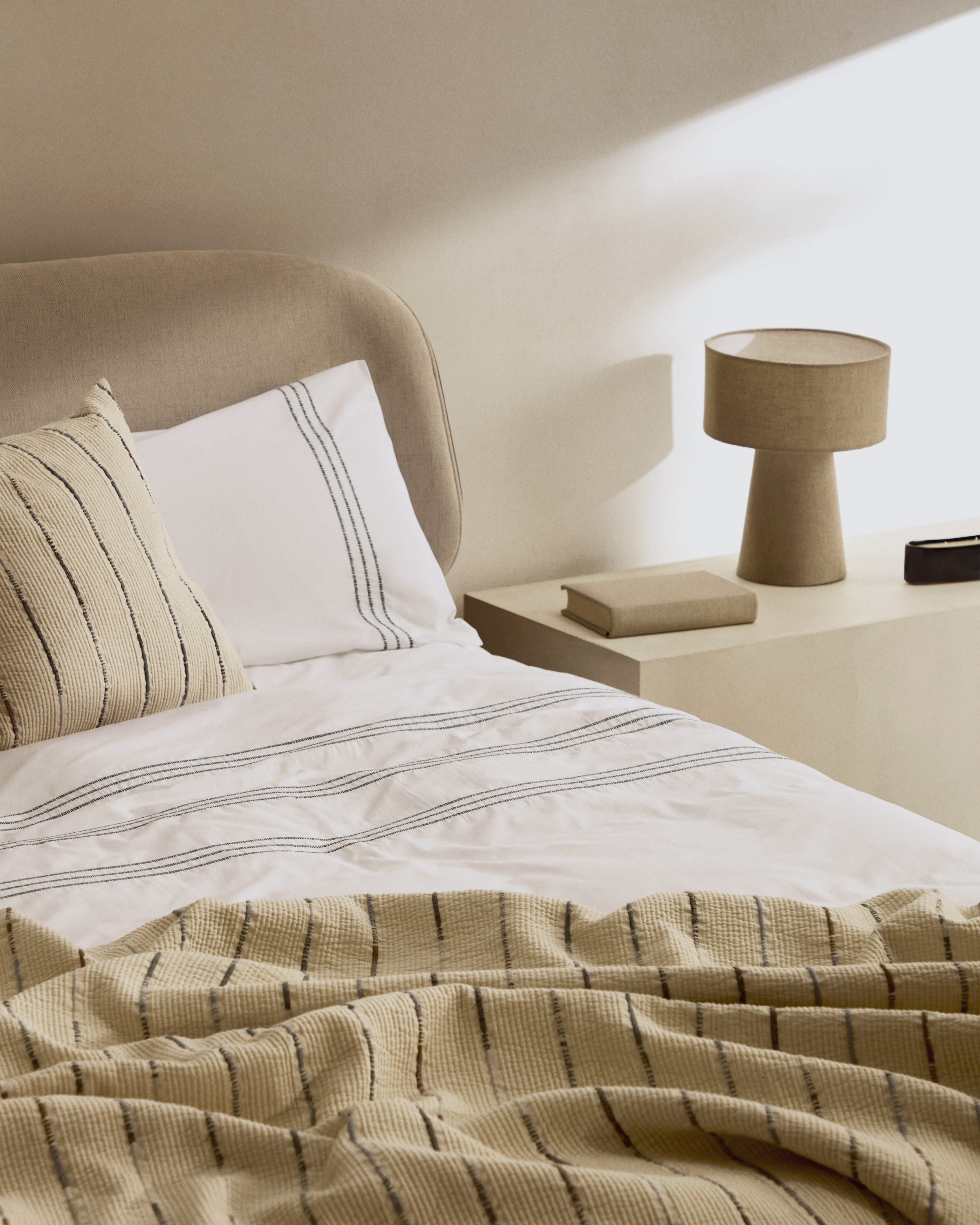 Octavia bed in ash plywood and white upholstered headboard FSC Mix Credit 180 x 200 cm