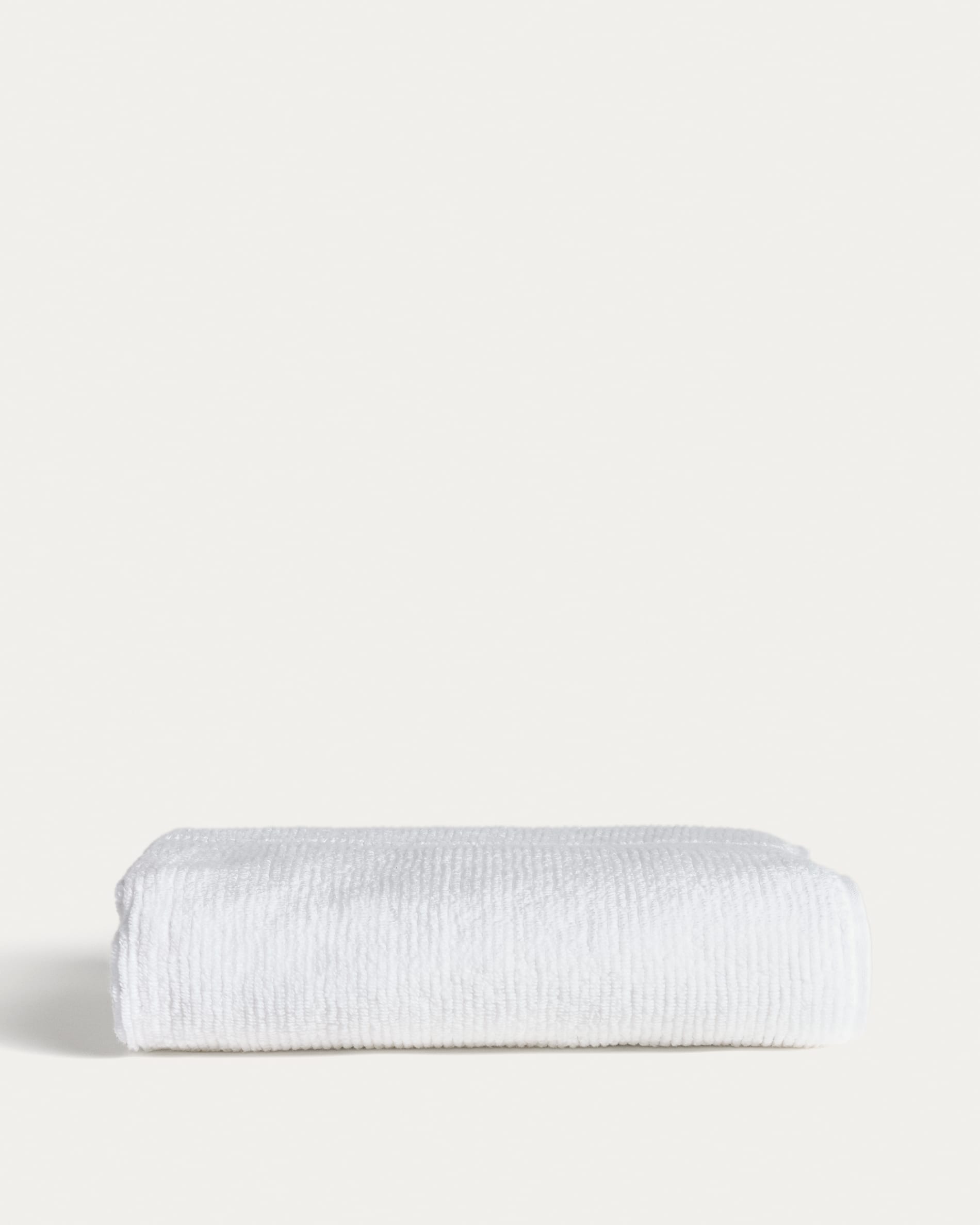 Olvira 100% cotton white jacquard bath towel 70 x 140cm