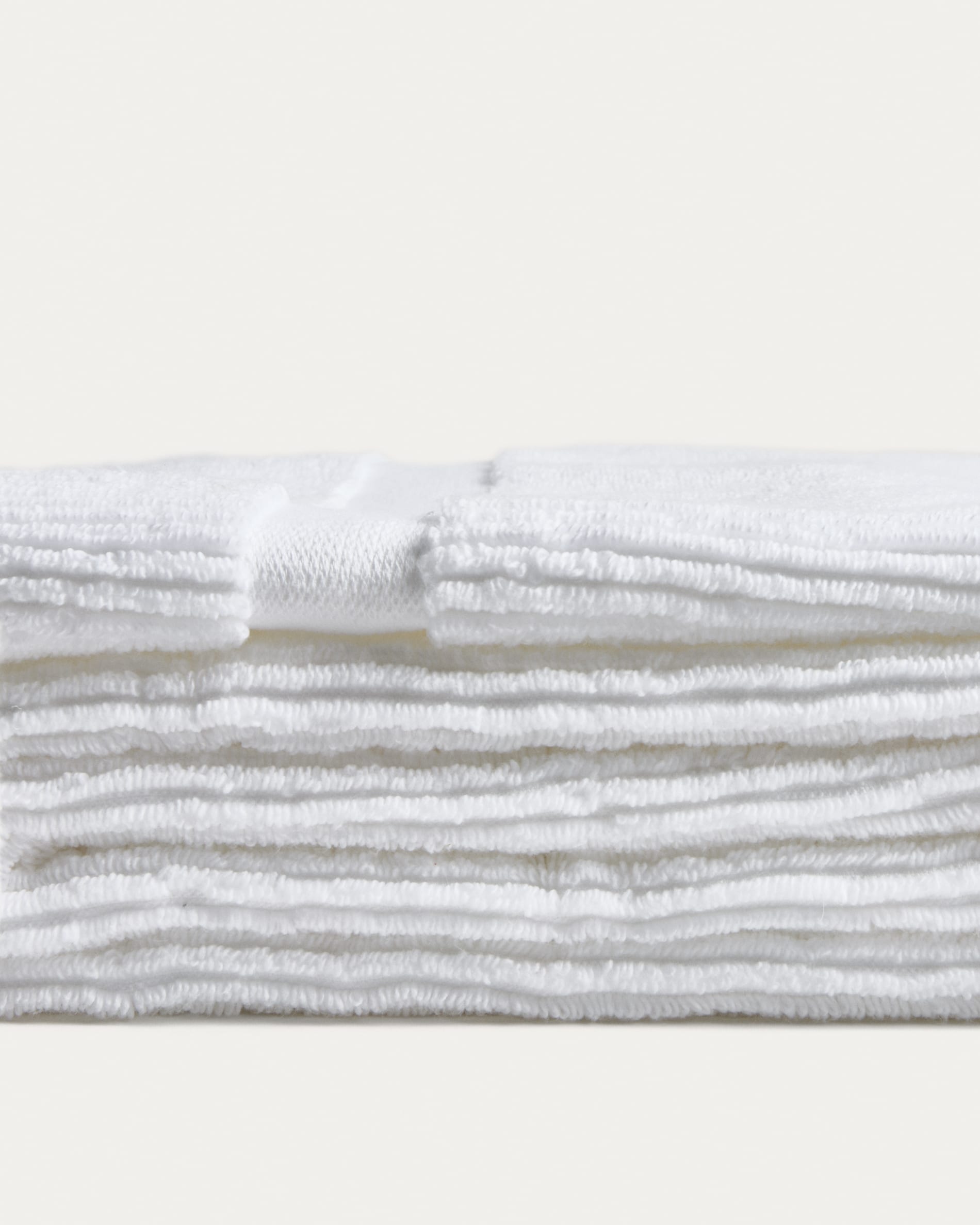 Olvira 100% cotton white jacquard bath towel 70 x 140cm