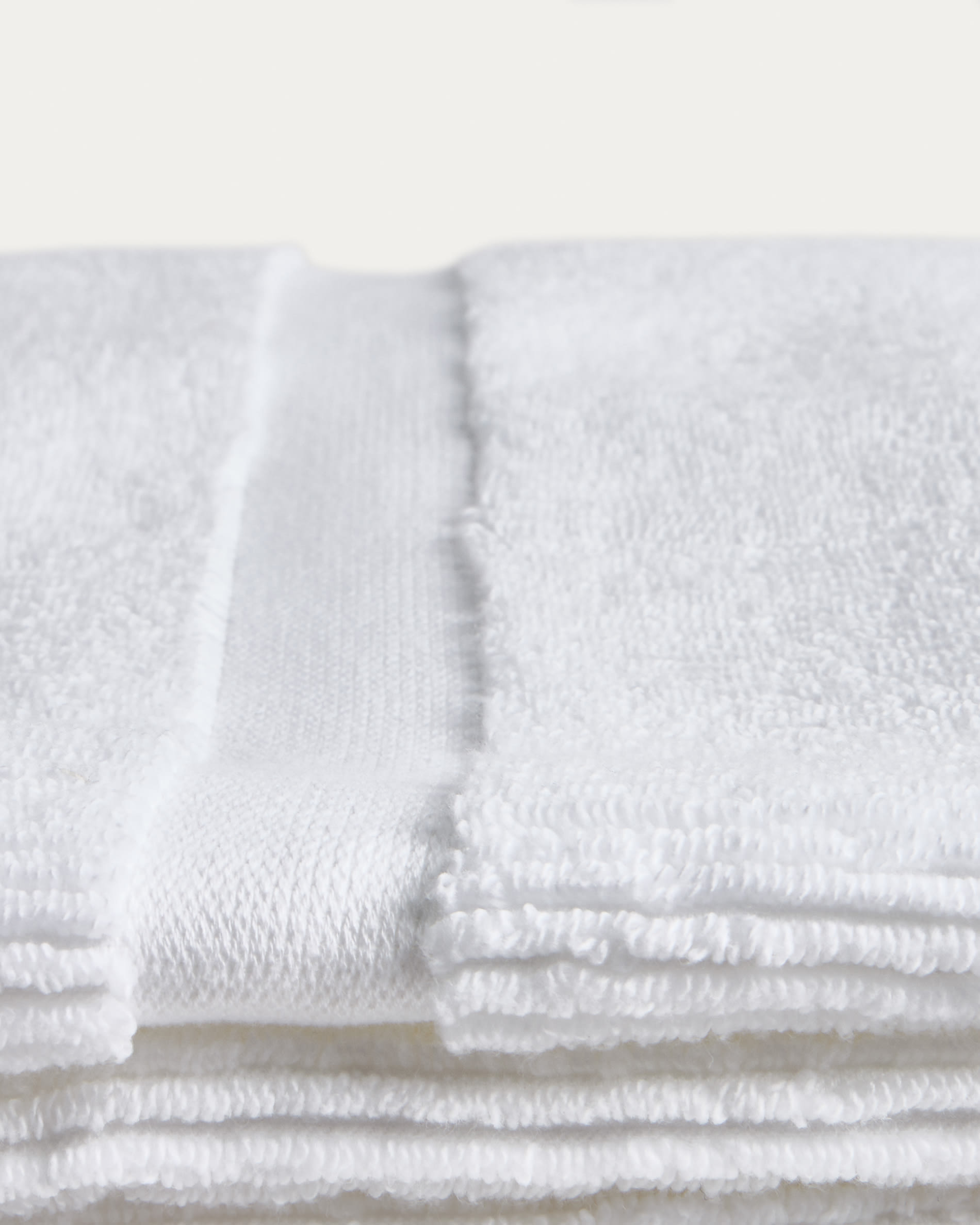 Olvira 100% cotton white jacquard bath towel 70 x 140cm