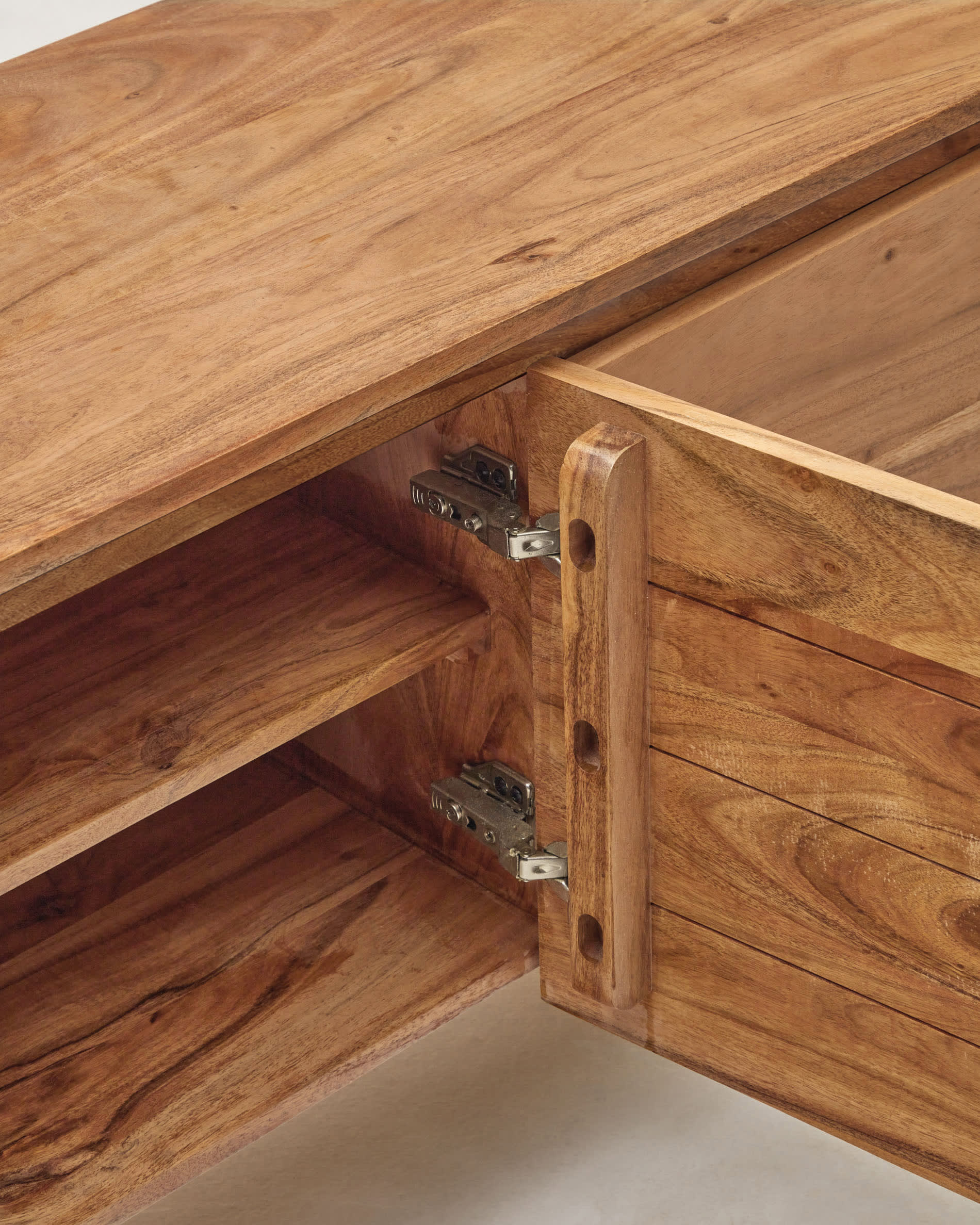 Uxue 4-door TV stand in solid acacia wood with bleached finish 200 x 58cm