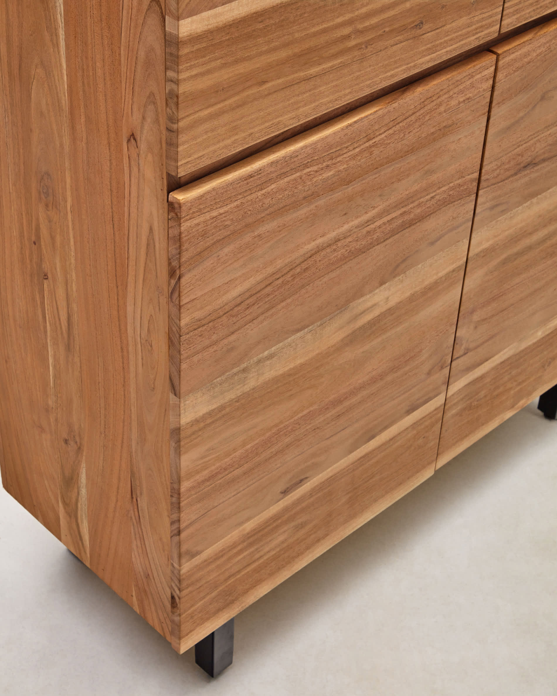 Uxue 4-door tall sideboard in solid acacia wood with bleached finish and black steel 100 x 155cm