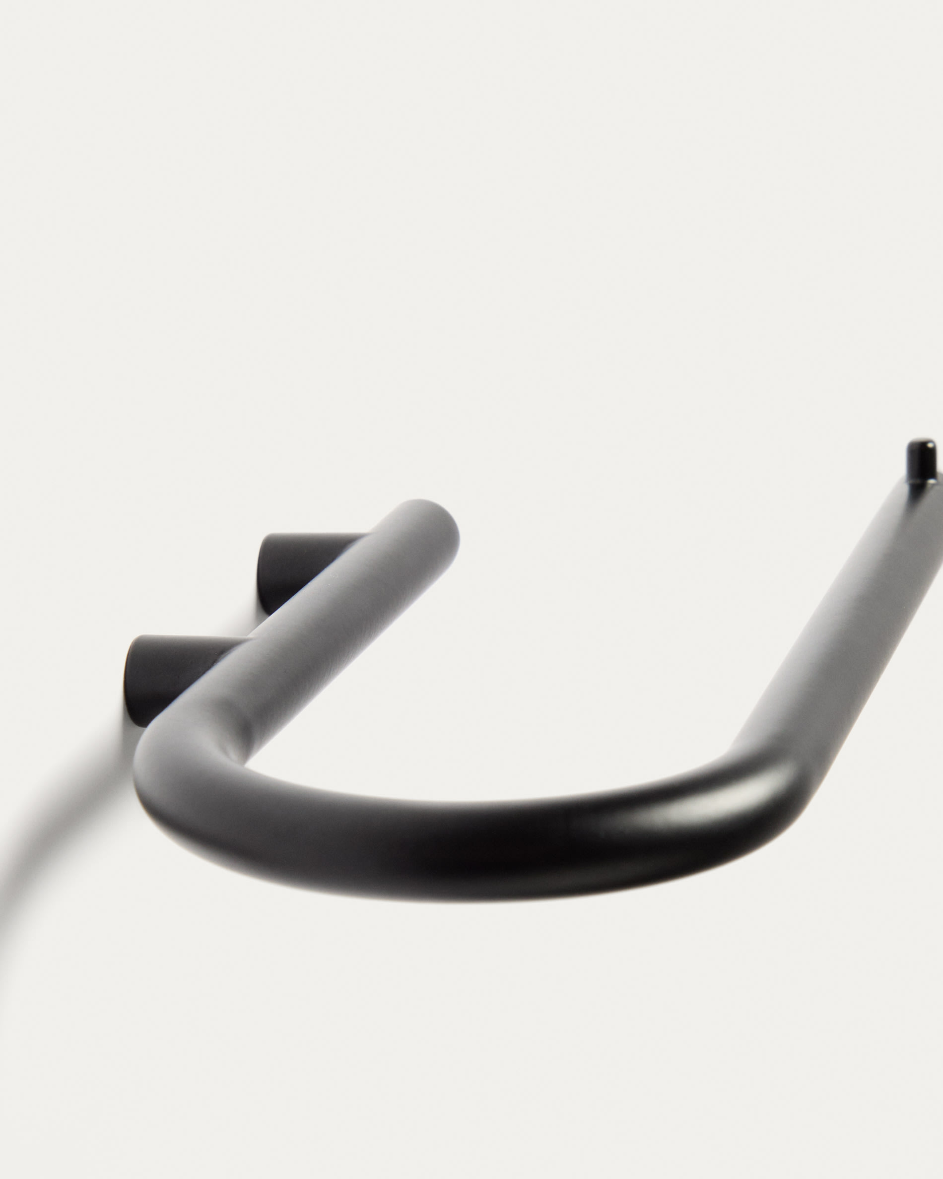 Black metal Arely toilet roll holder