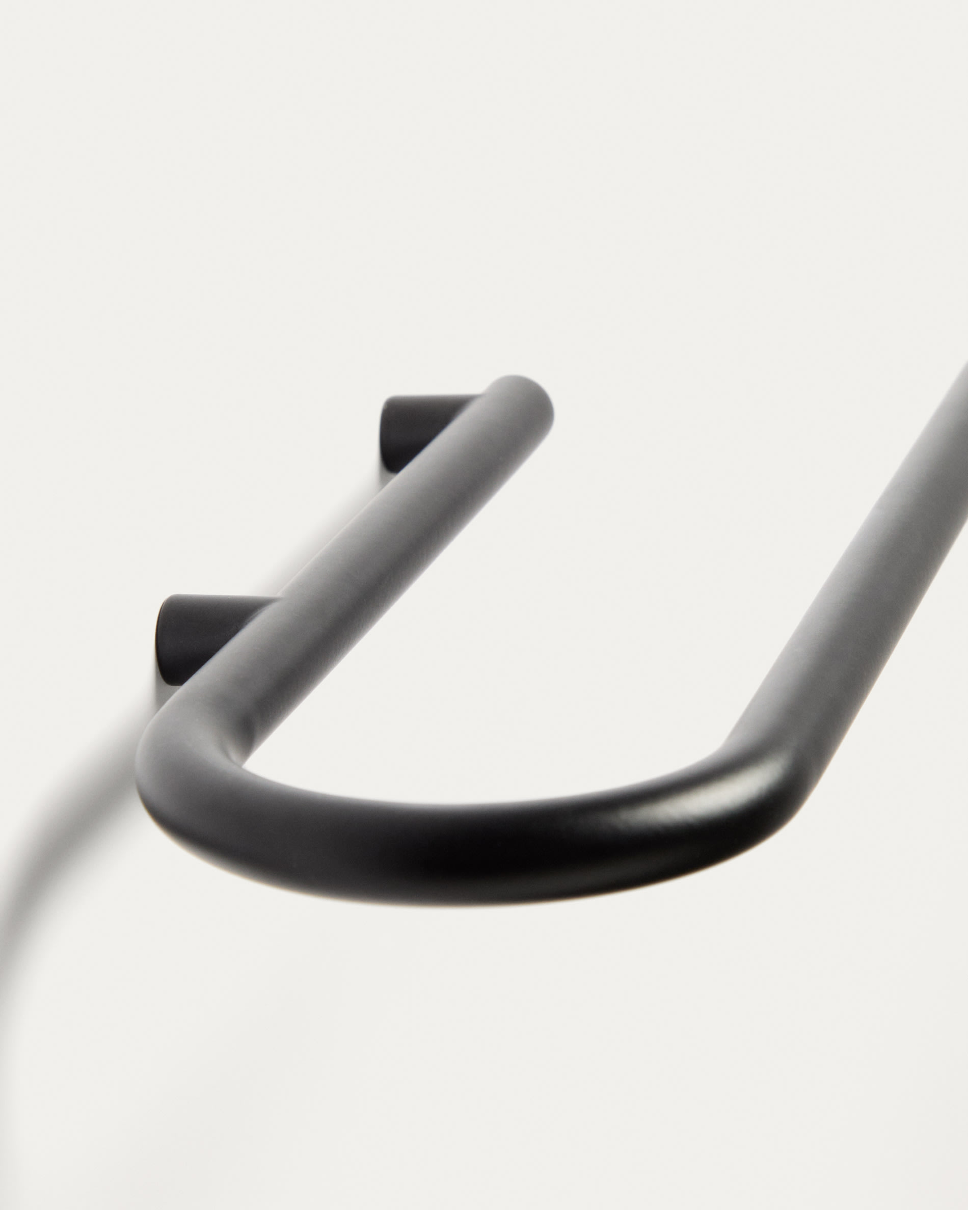 Black metal Arely towel rail