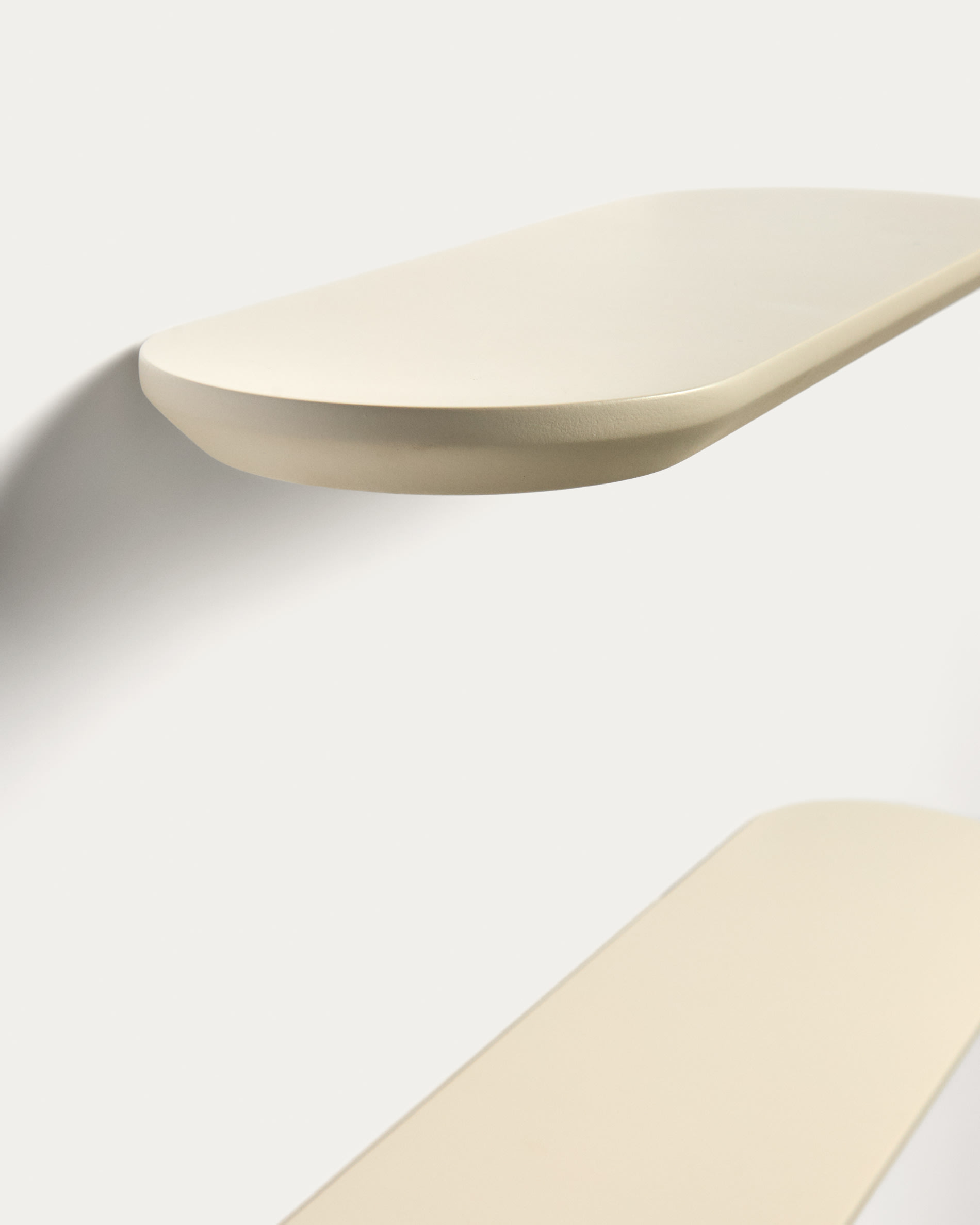 Arely set of 2 MDF shelves with beige lacquer finish 35 cm/55 cm