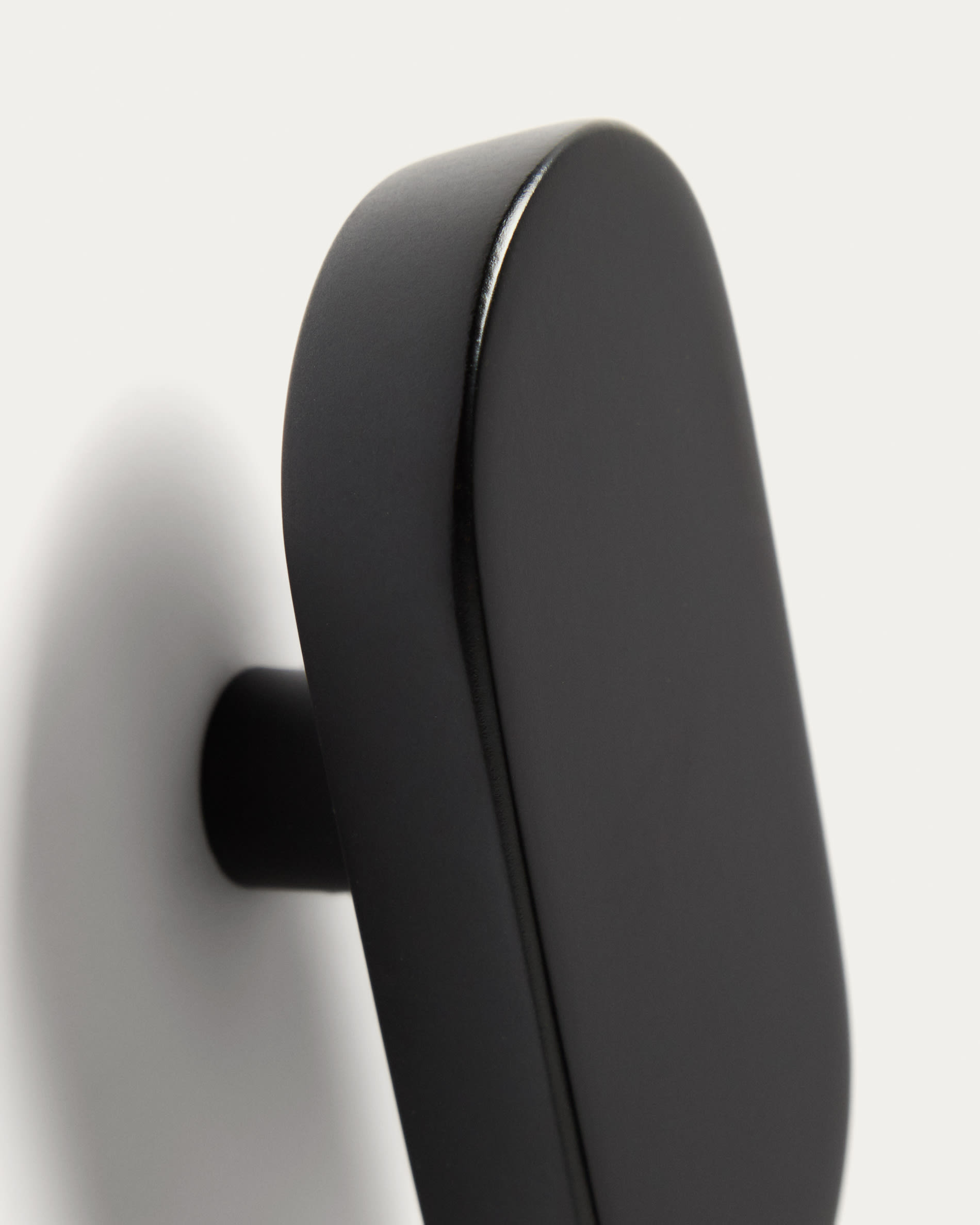 Arely set of 2 solid beech wood hangers with black lacquer finish 6.5 cm/10 cm
