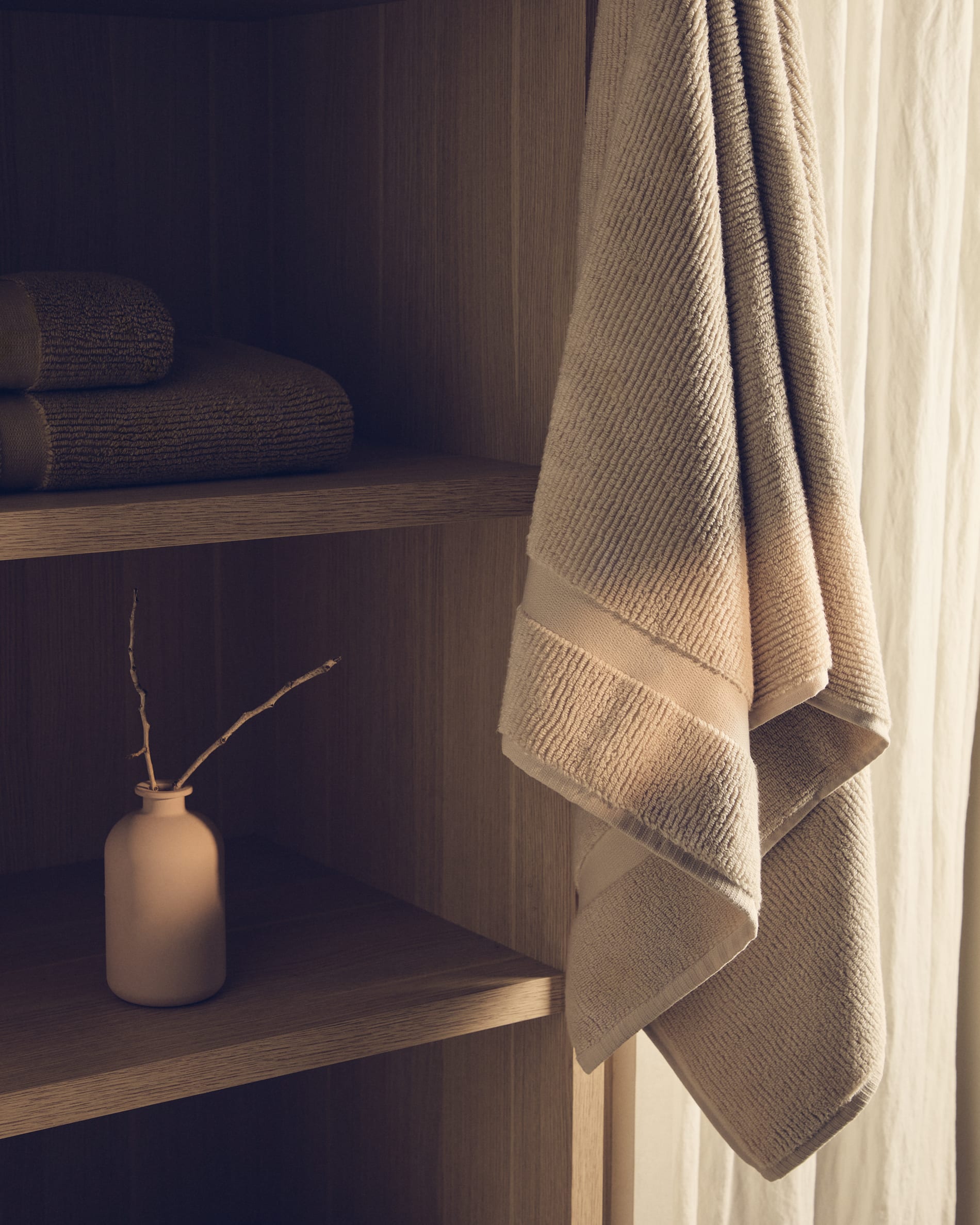 Olvira 100% cotton beige jacquard bath towel 70 x 140cm