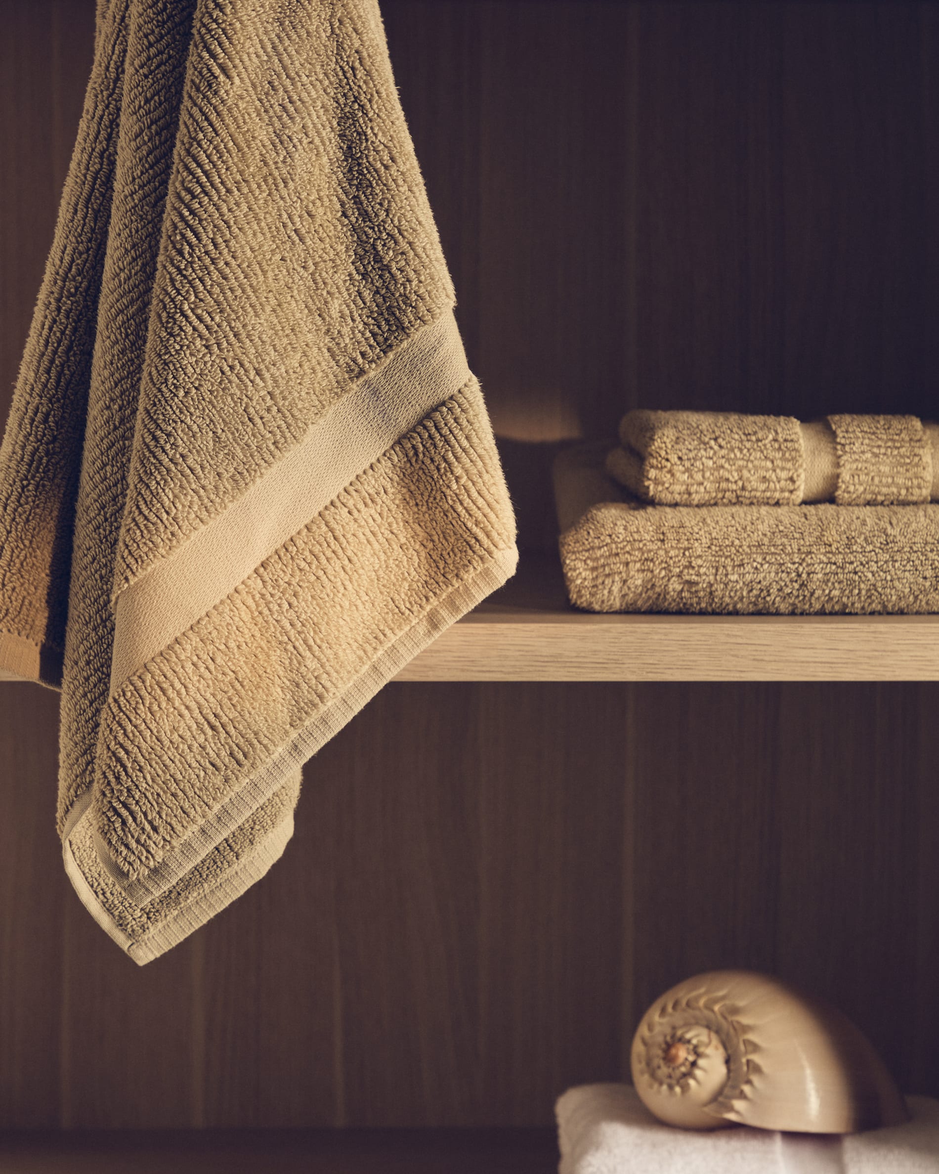 Olvira 100% cotton dark green jacquard hand towel 50 x 90cm