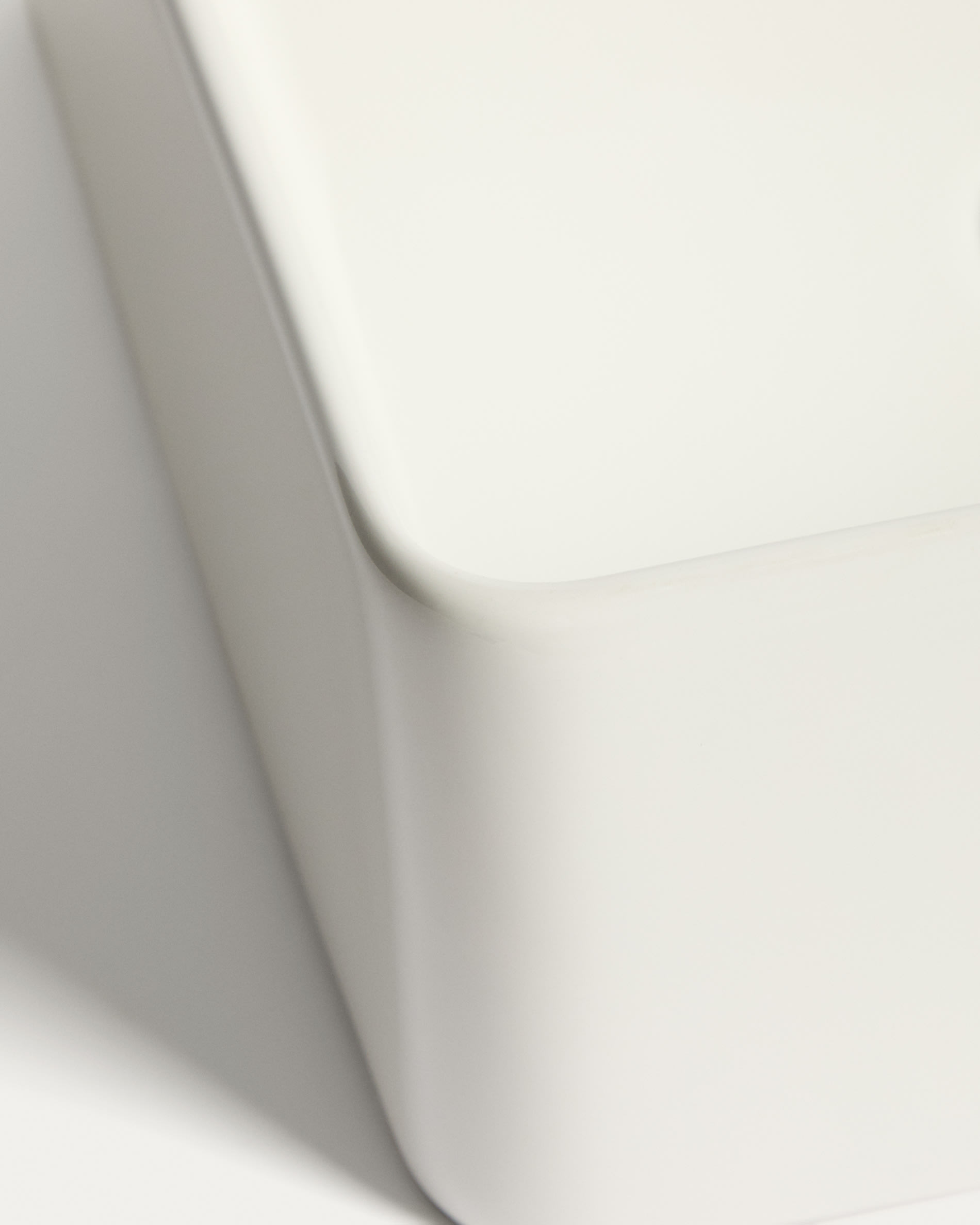 Ovara countertop basin in white glazed ceramic 36.5 x 36.5 cm