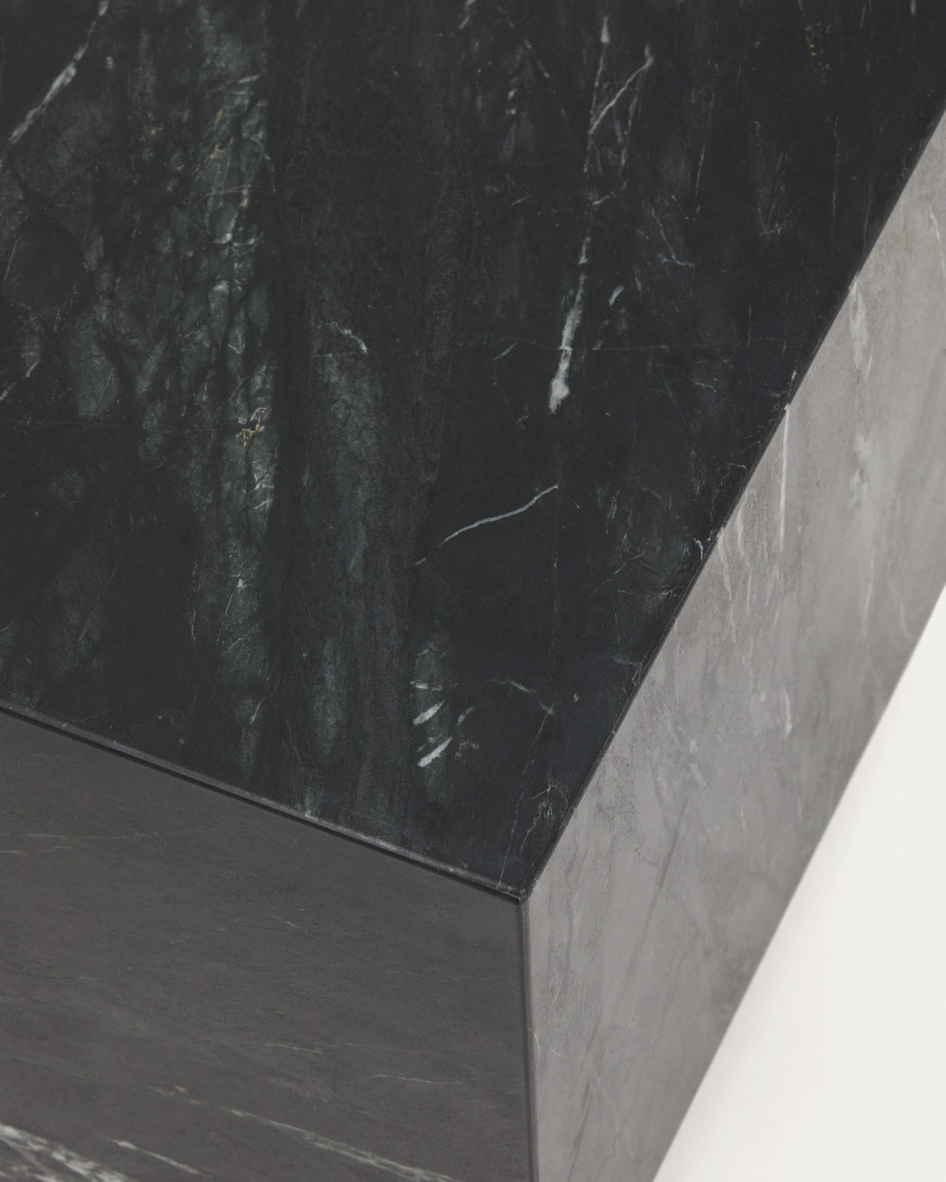 Sorein side table in black marble 40 x 40 cm