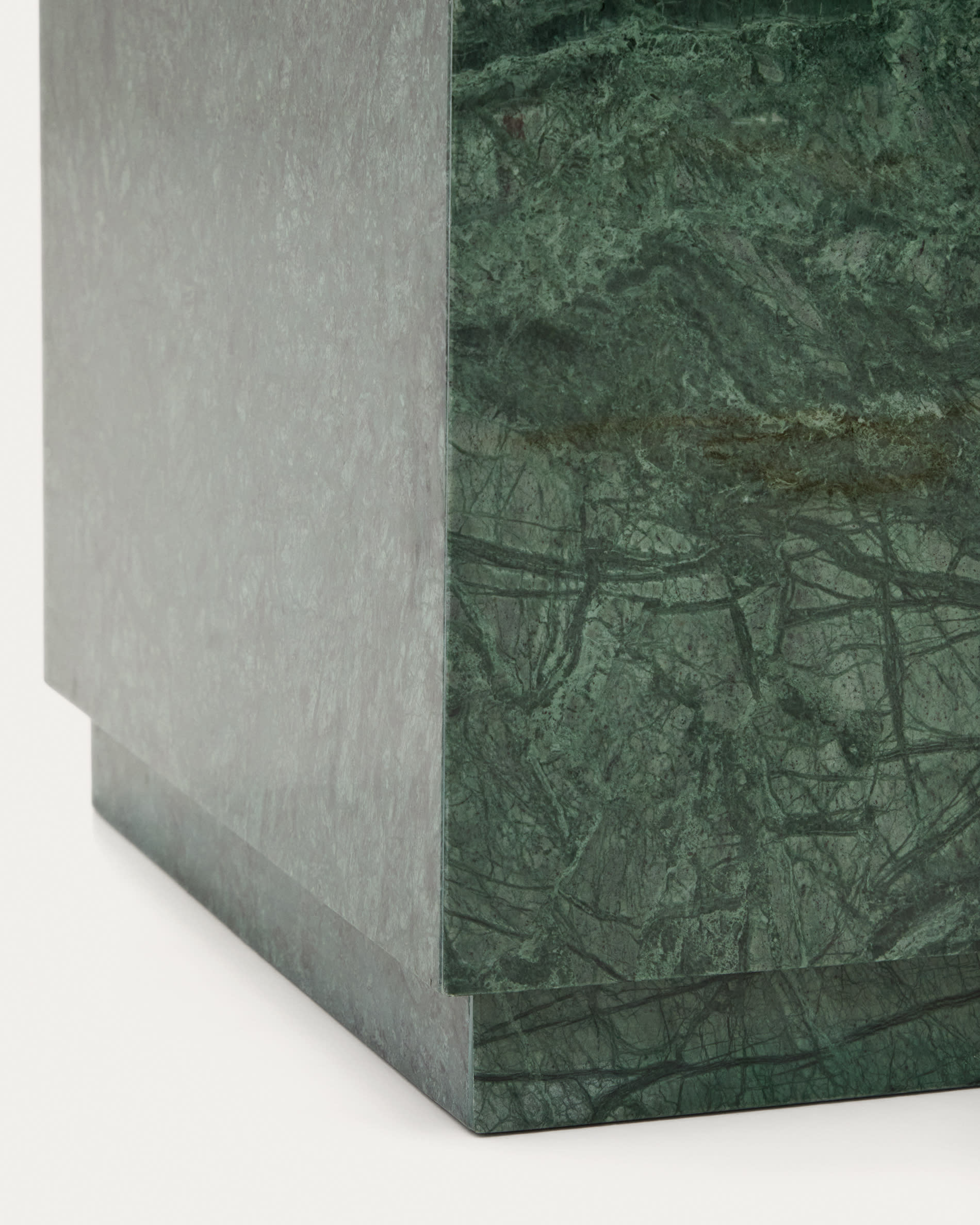 Sorein side table in green marble 50 x 50 cm
