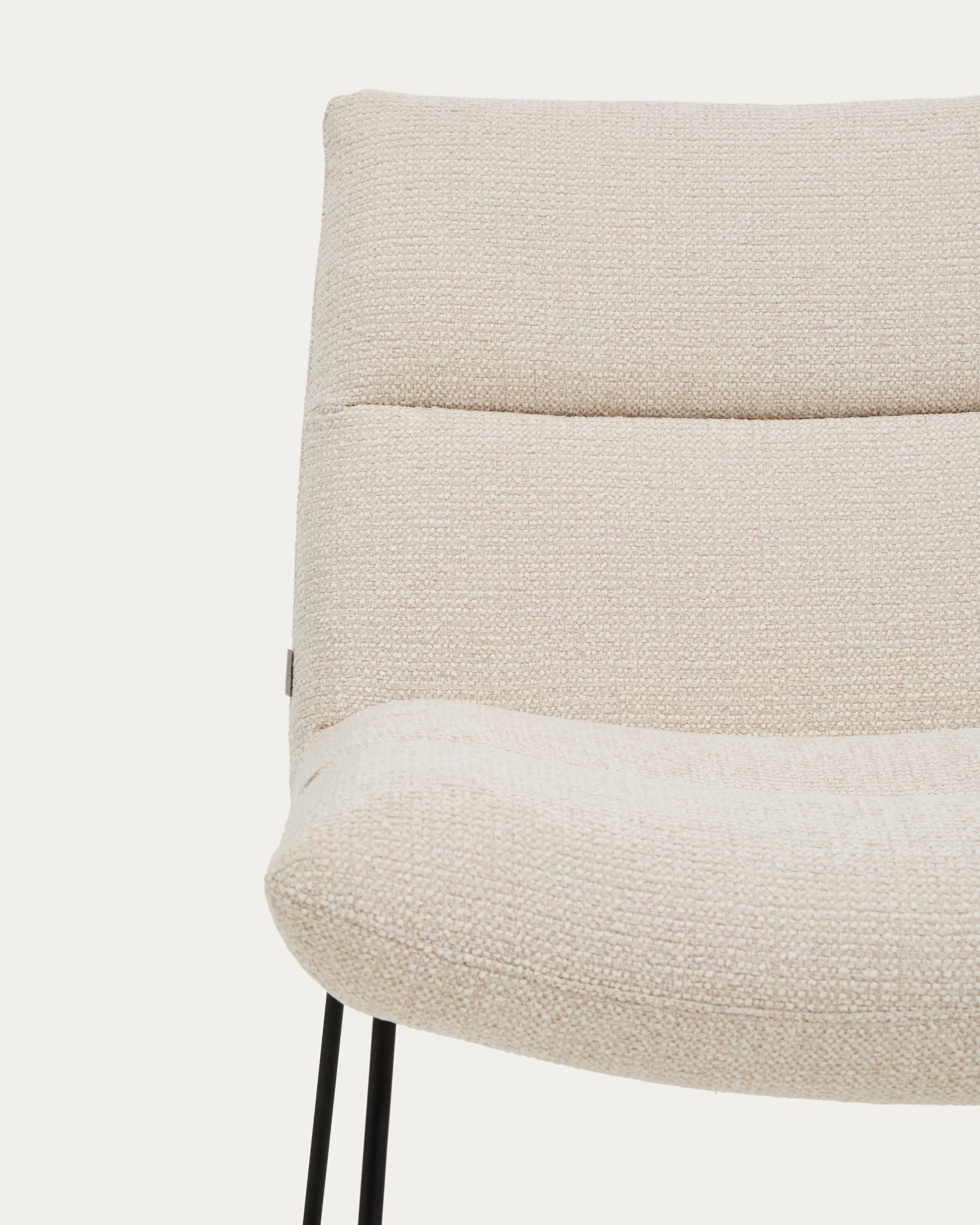 Asen beige chenille armchair with black steel legs FSC 100%