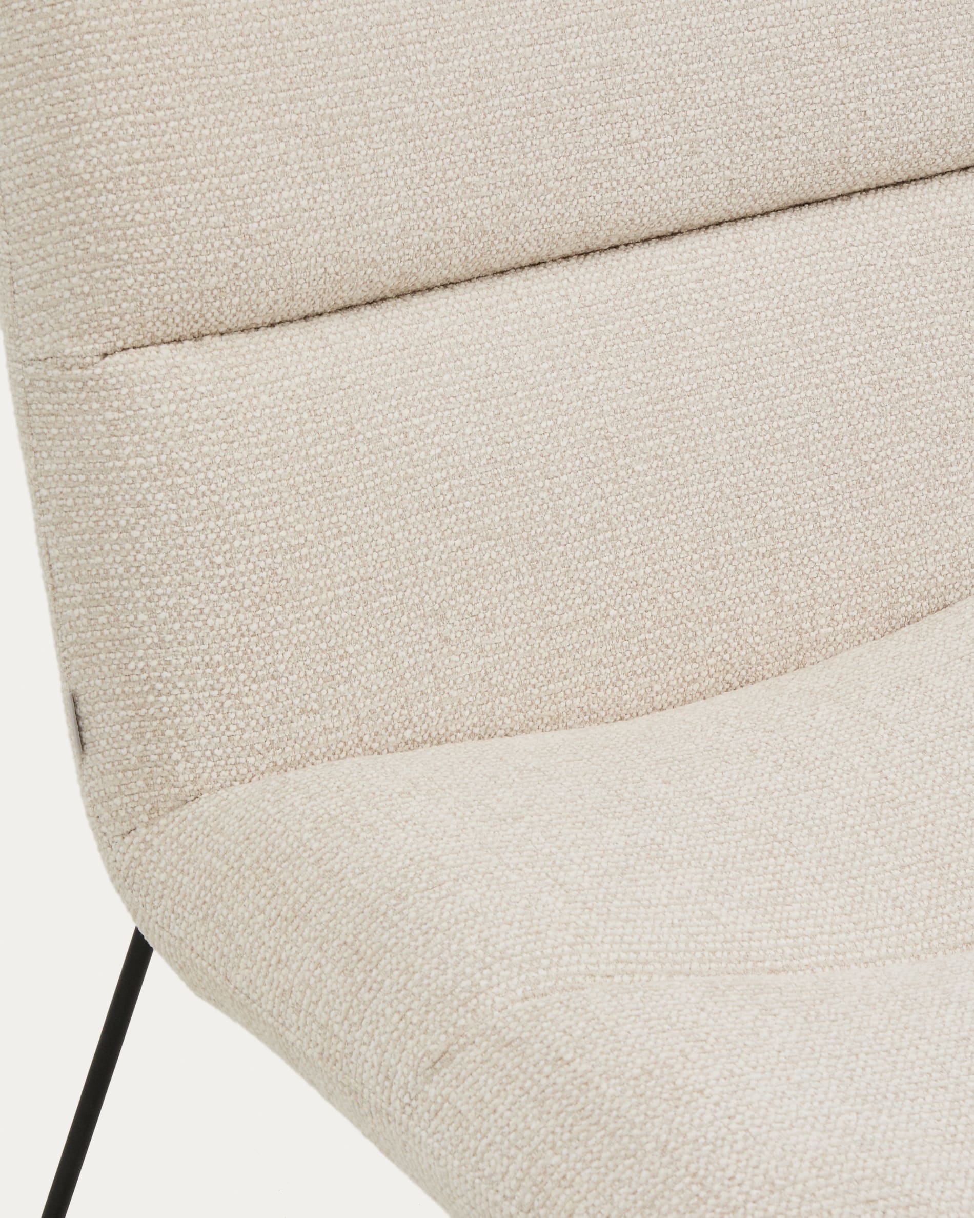Asen beige chenille armchair with black steel legs FSC 100%