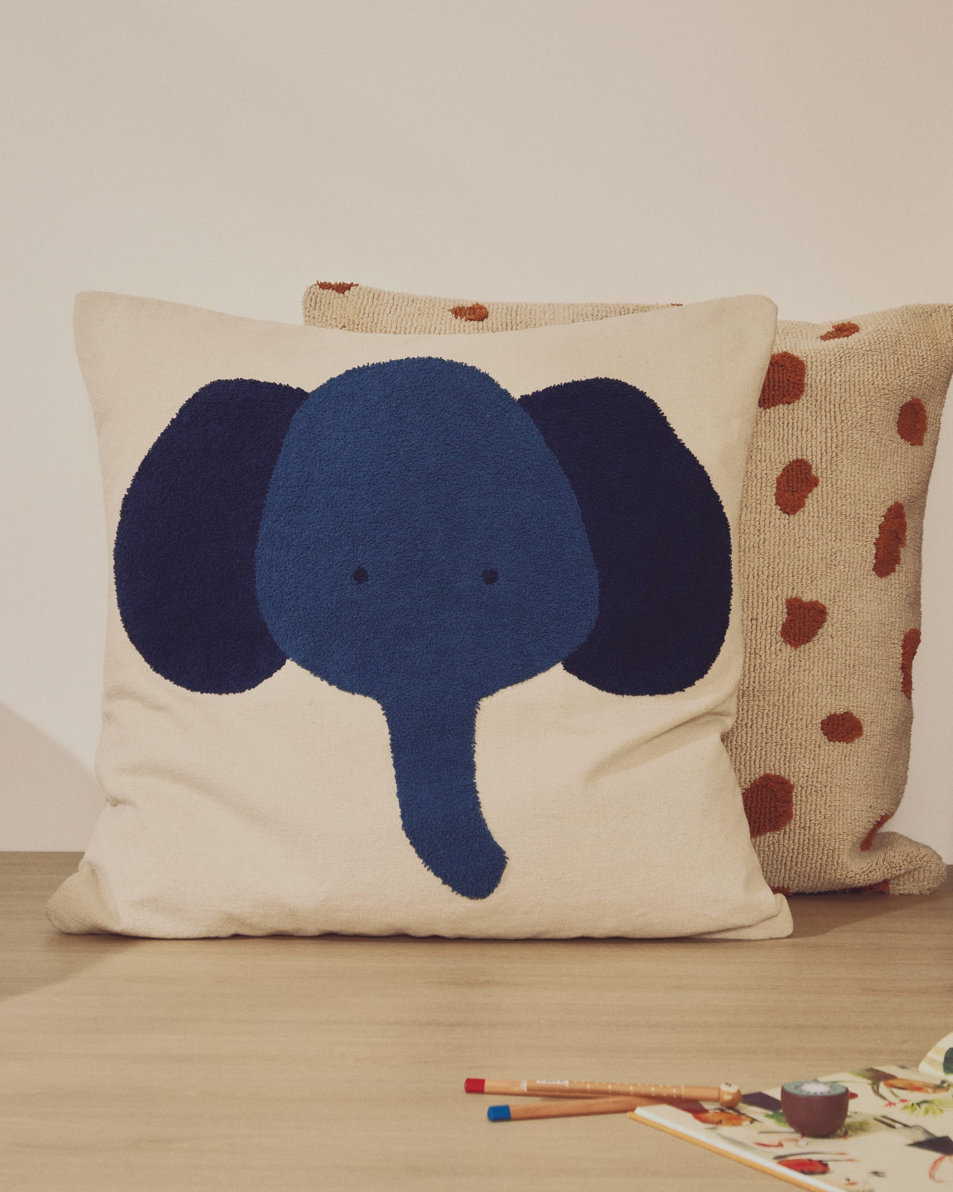 Tandani beige cotton floor cushion cover with blue elephant 70 x 70 cm