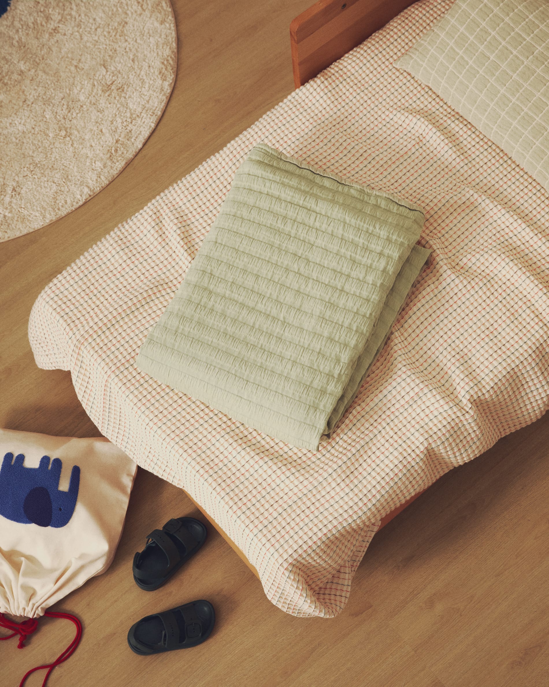 Rilune 100% cotton bedspread with light green embossed stripe effect for 90 cm bed