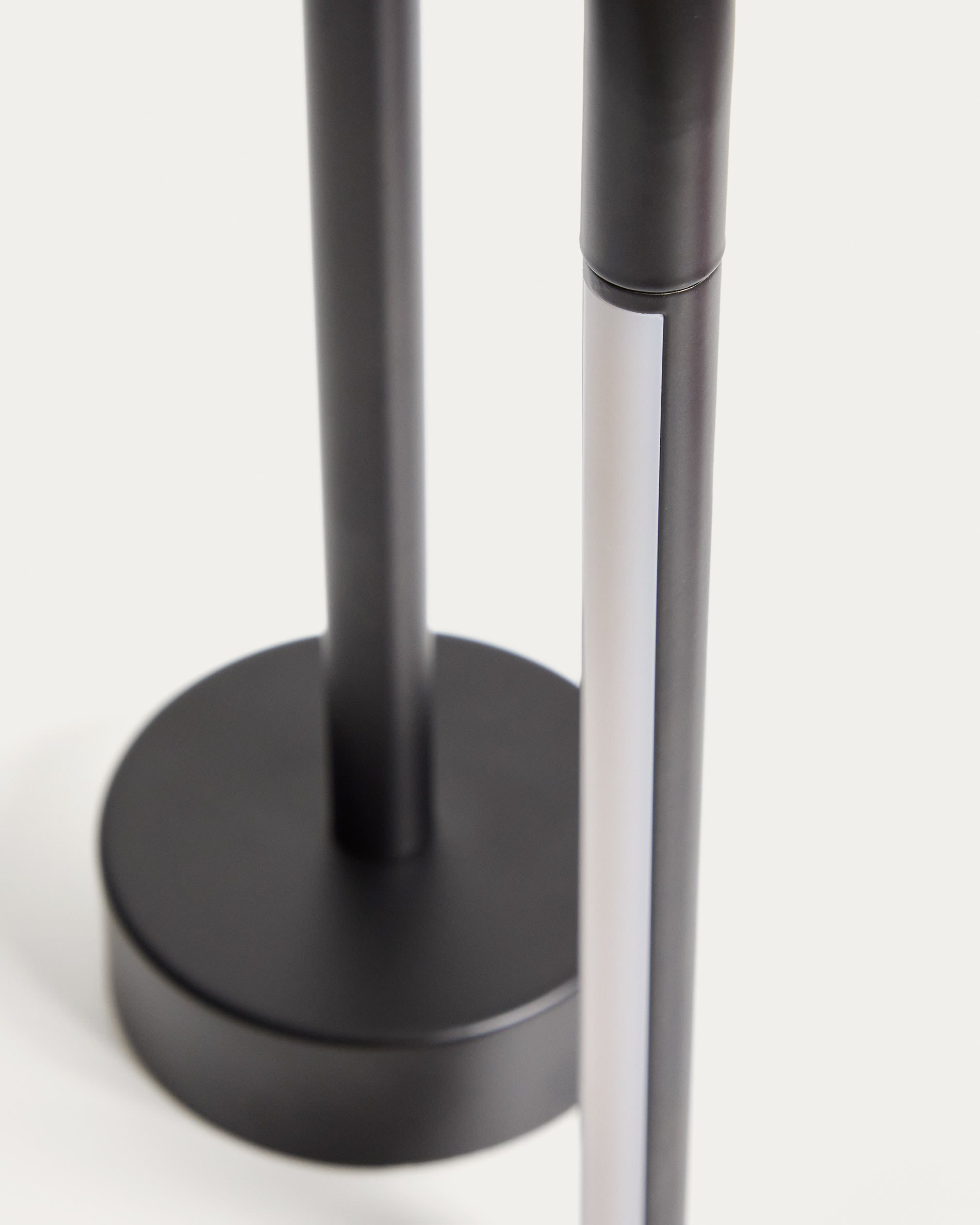 Bow black aluminium portable table lamp