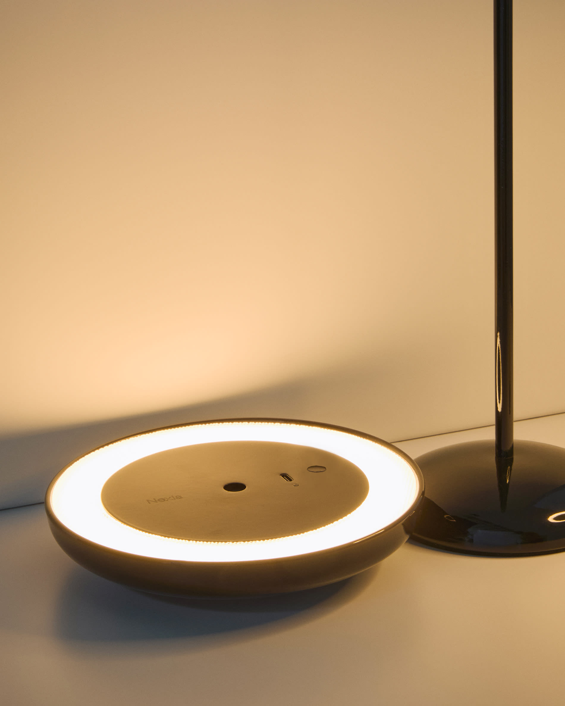 Porte black aluminium portable table lamp