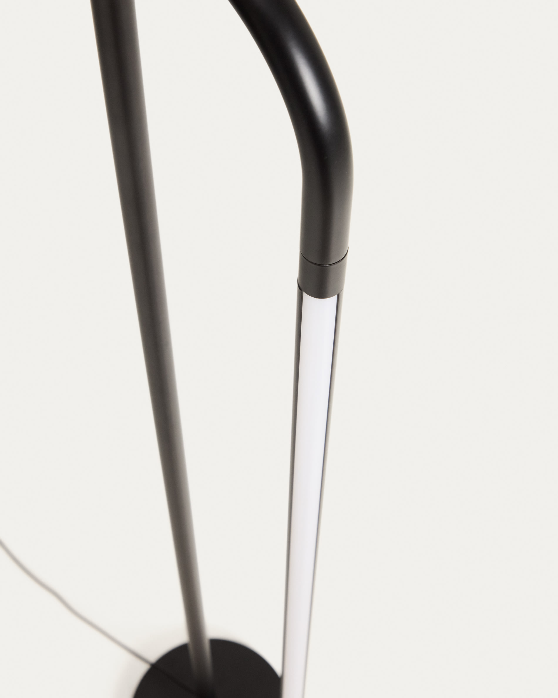 Bow black aluminium floor lamp