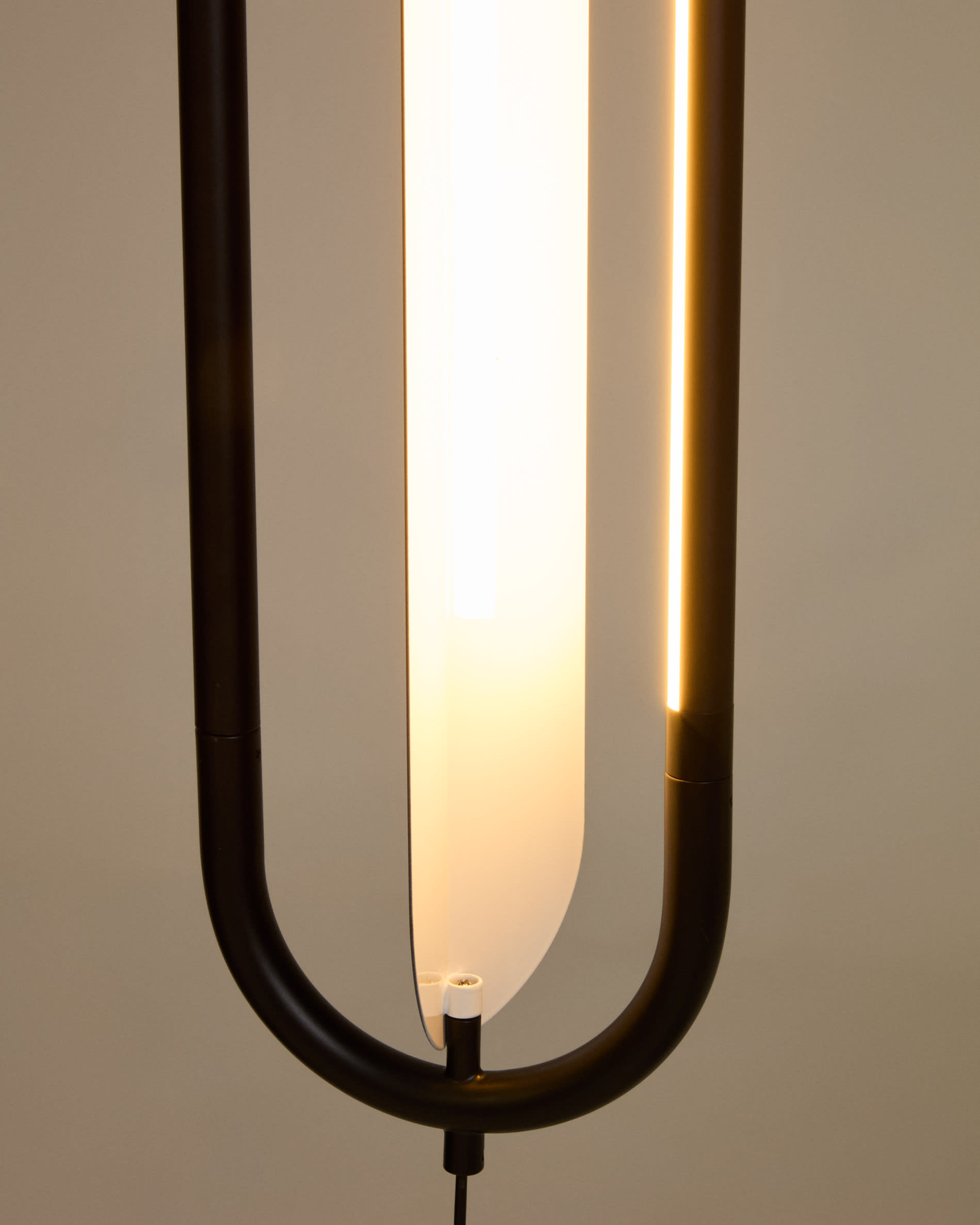 Bow black aluminium ceiling lamp Ø 16 cm