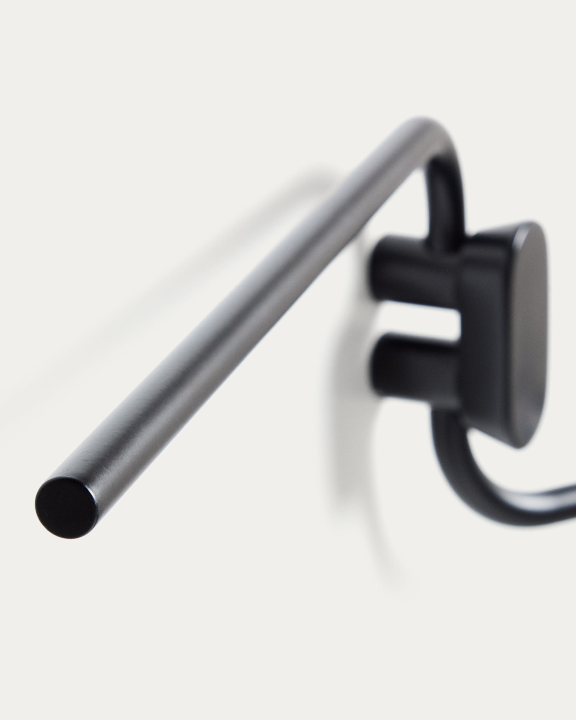 Black metal Arely twin-handle towel rail
