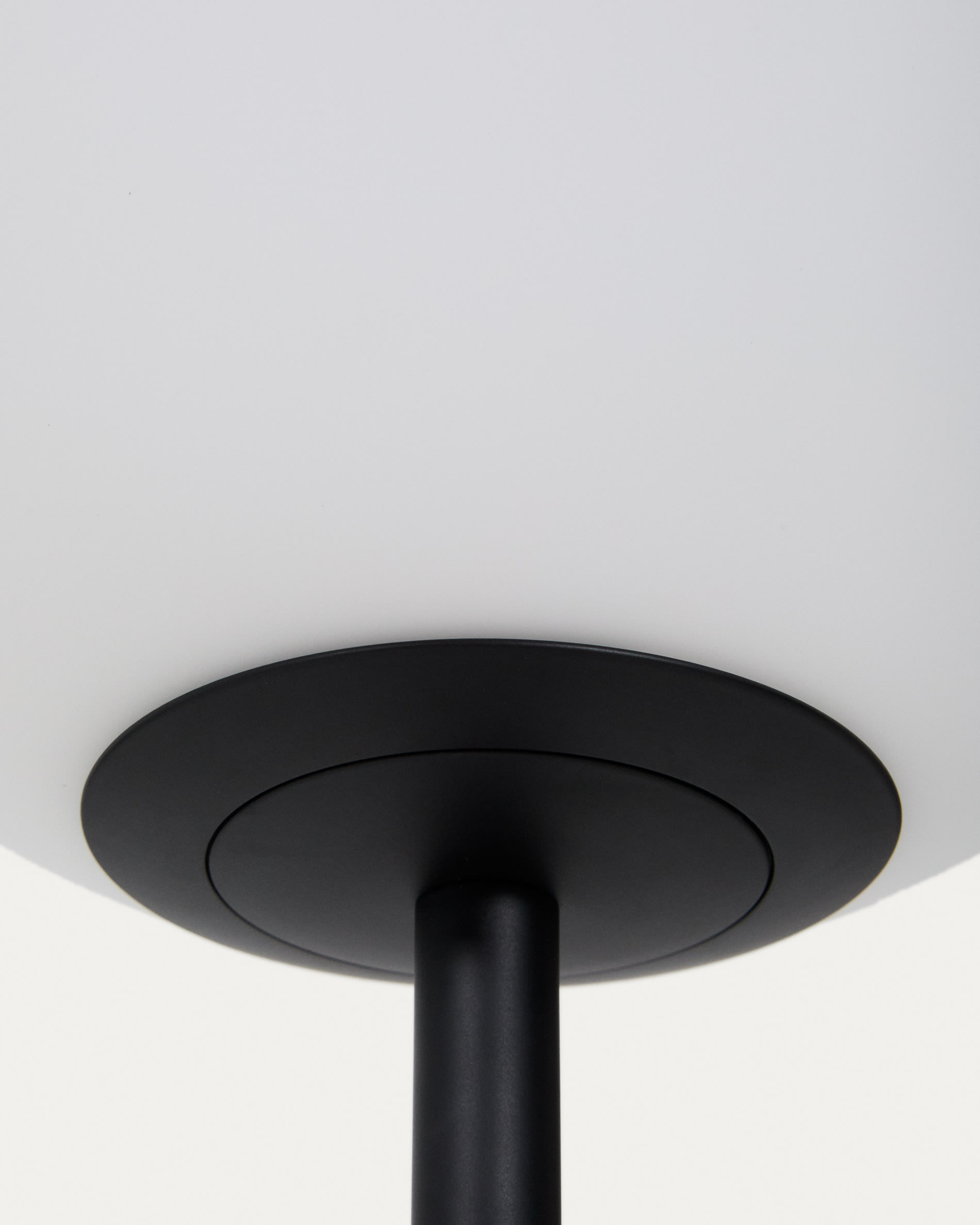 Brisia metal floor lamp with black finish and 1 frosted glass ball Ø30cm