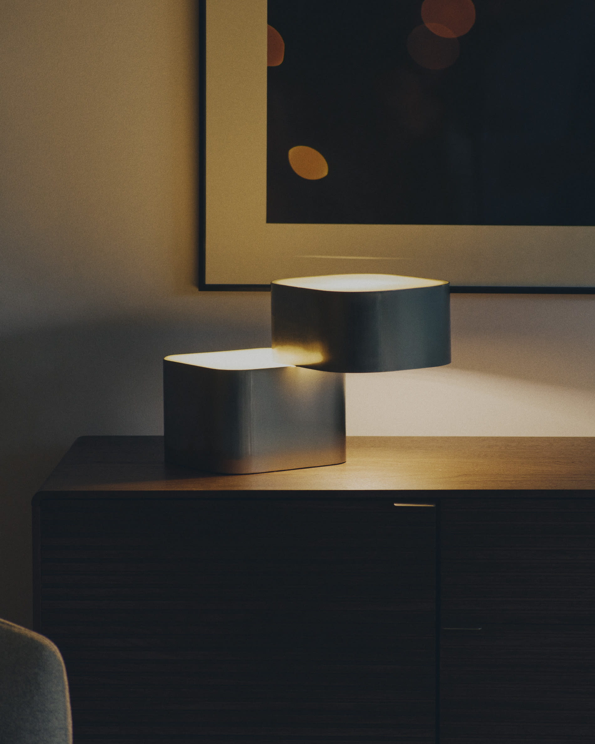 Tanden table lamp in grey metal with brushed finish