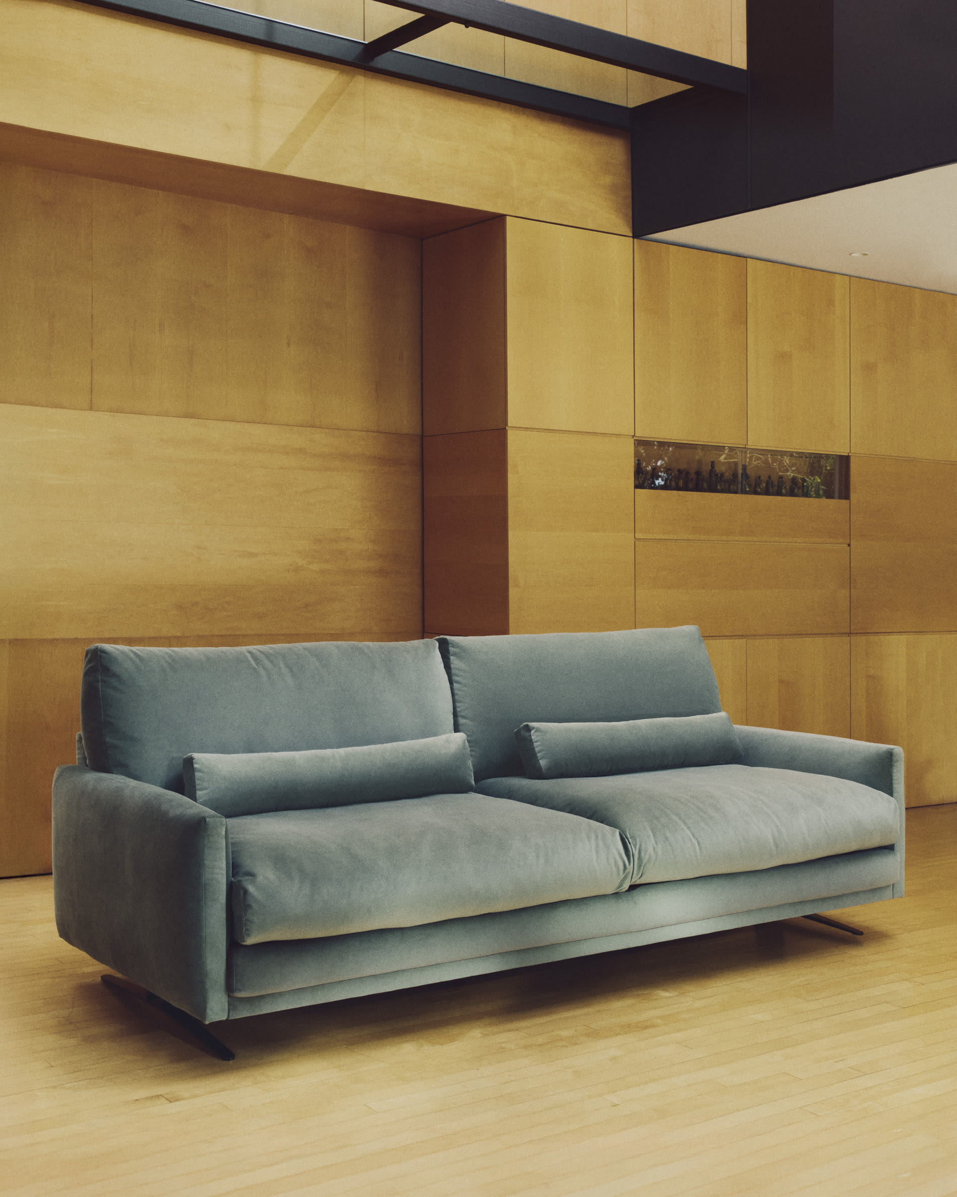 Veliro green velvet 2-seater sofa with steel legs in black finish 210cm FSC Mix Credit