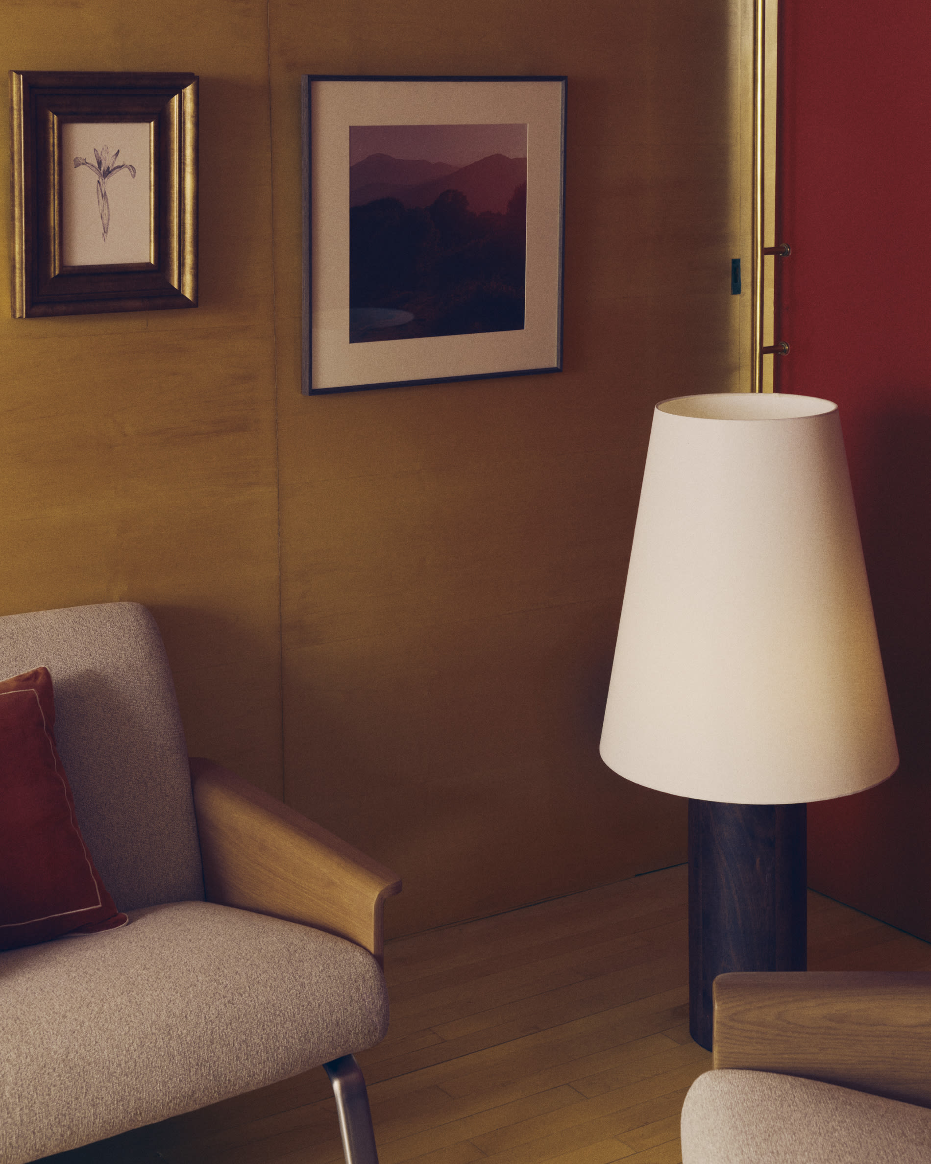Marga floor lamp made from solid rubber wood with dark finish