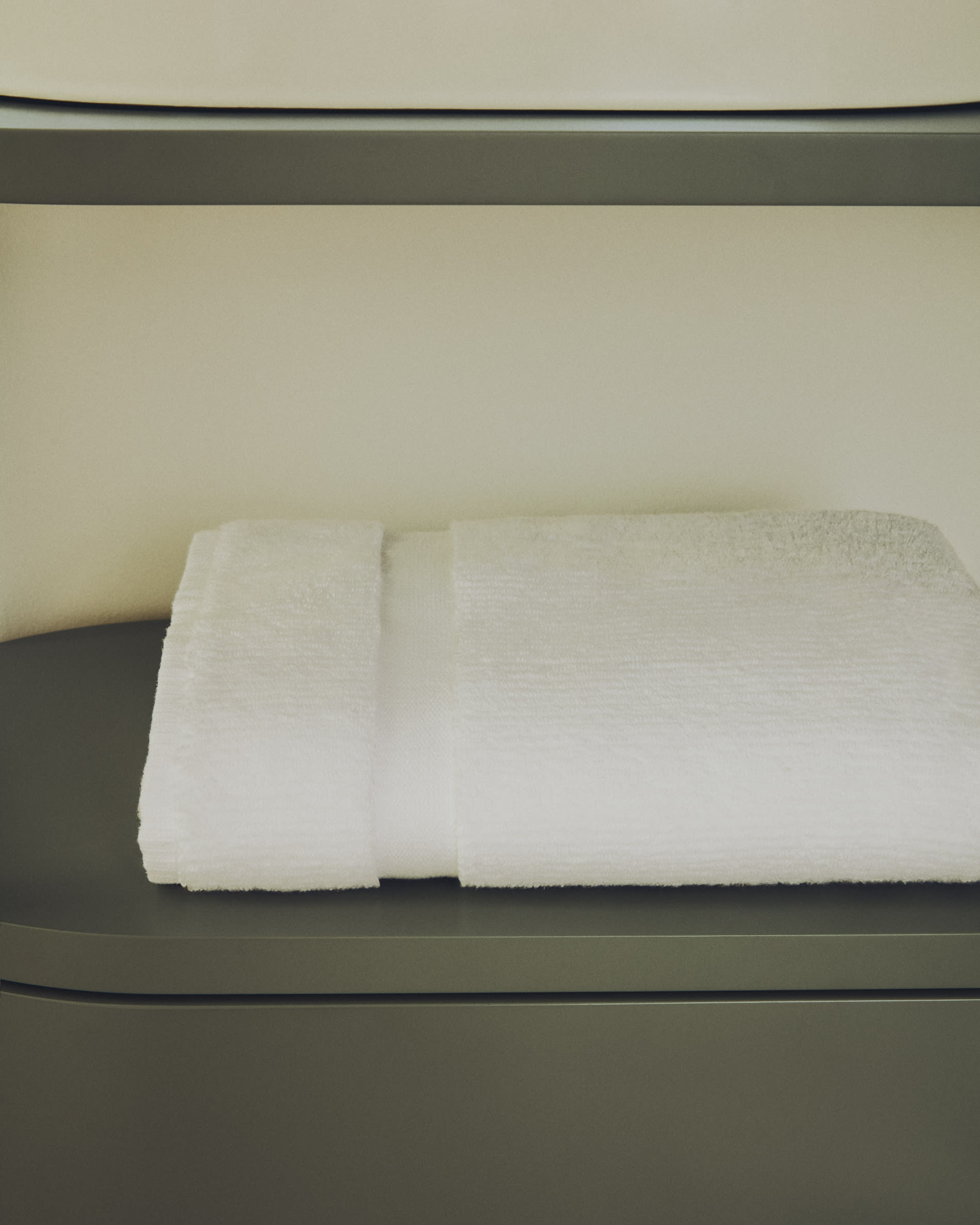 Olvira 100% cotton white jacquard hand towel 50 x 90cm