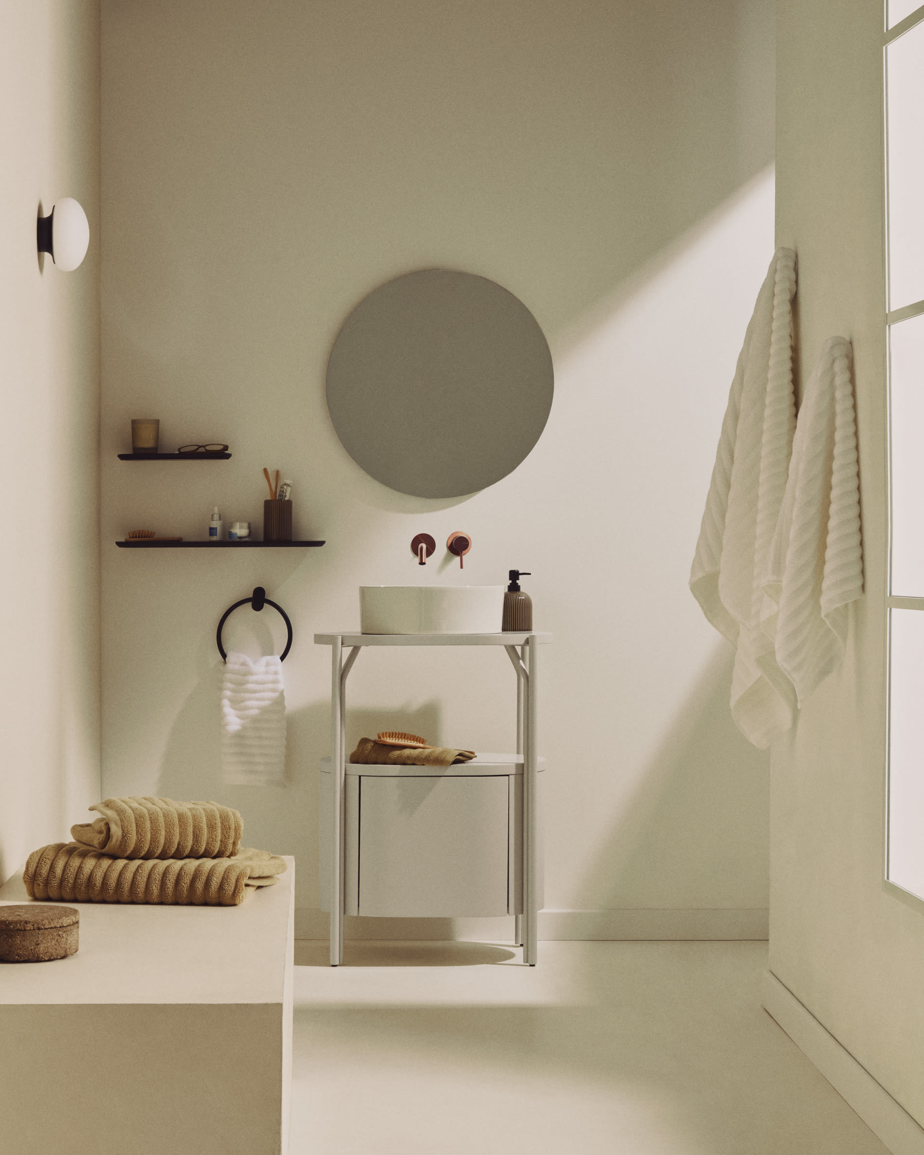 Ovara countertop basin in white glazed ceramic Ø 36 cm