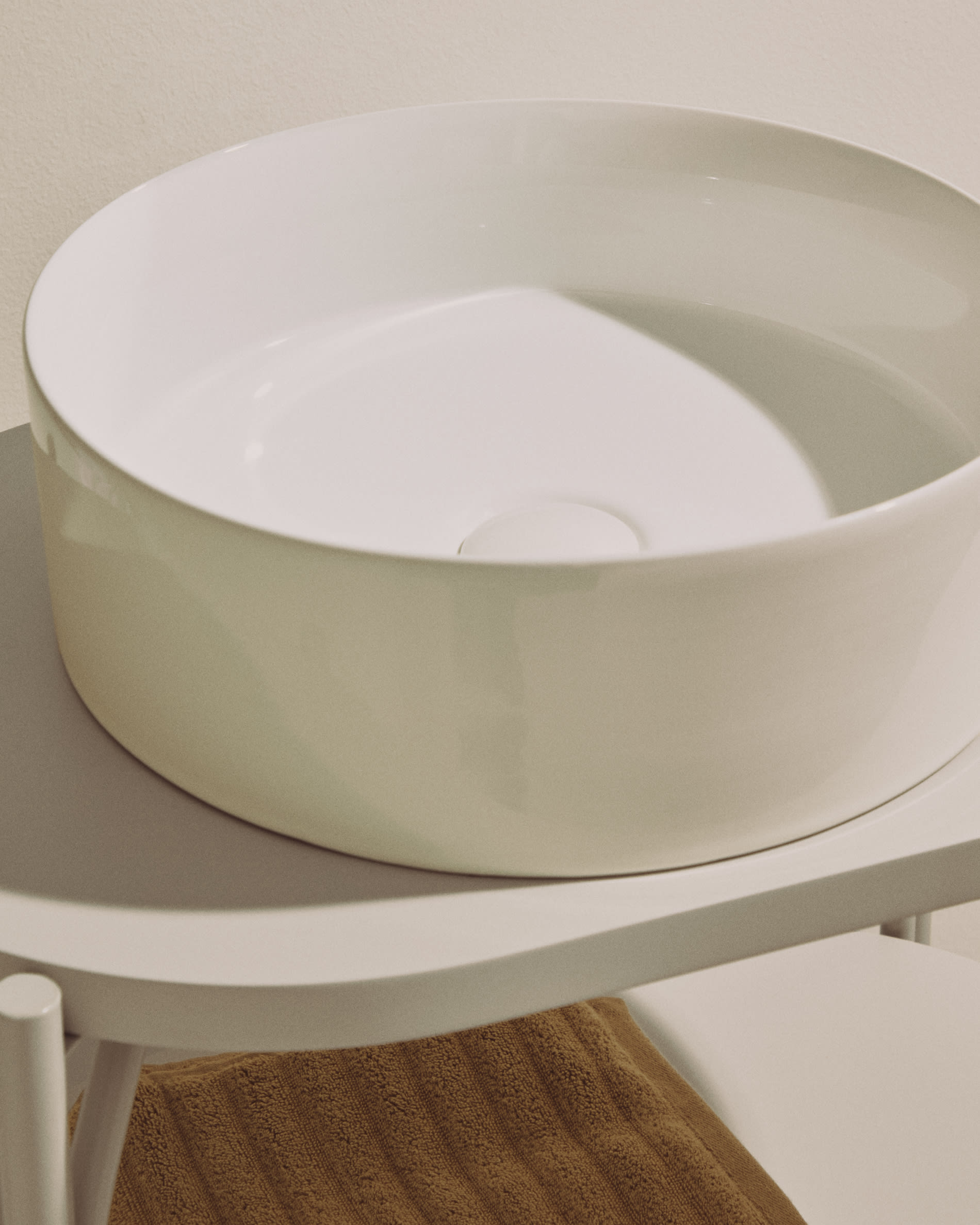 Ovara countertop basin in white glazed ceramic Ø 36 cm