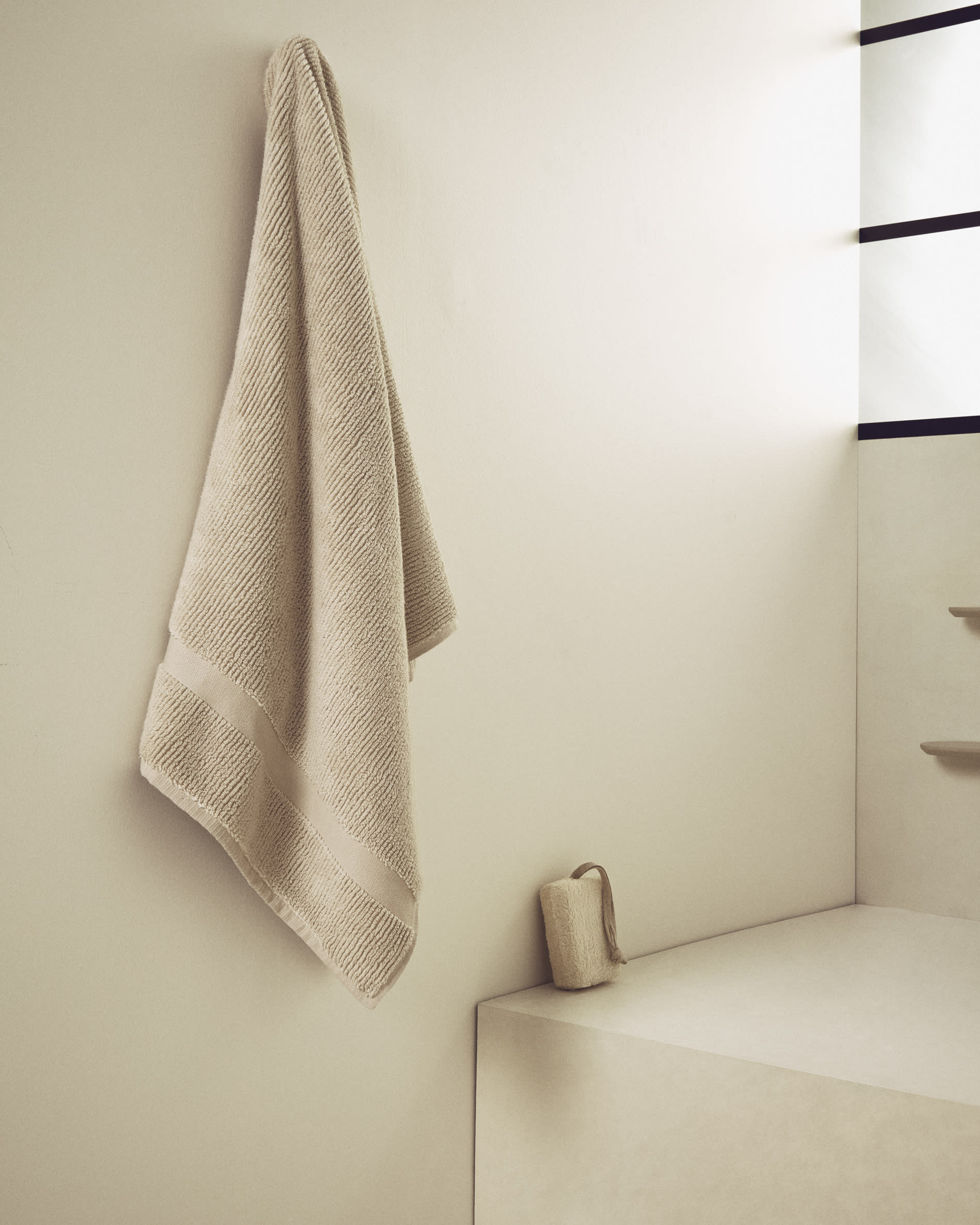 Olvira 100% cotton beige jacquard bath towel 70 x 140cm