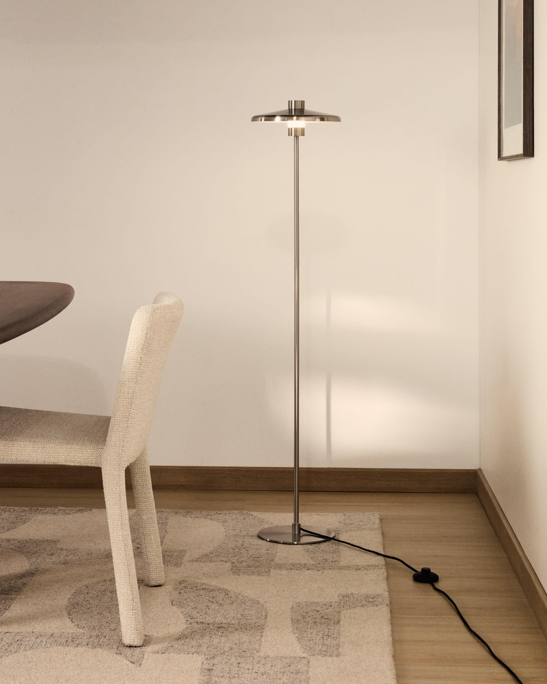 Nuvira floor lamp in light grey brushed metal