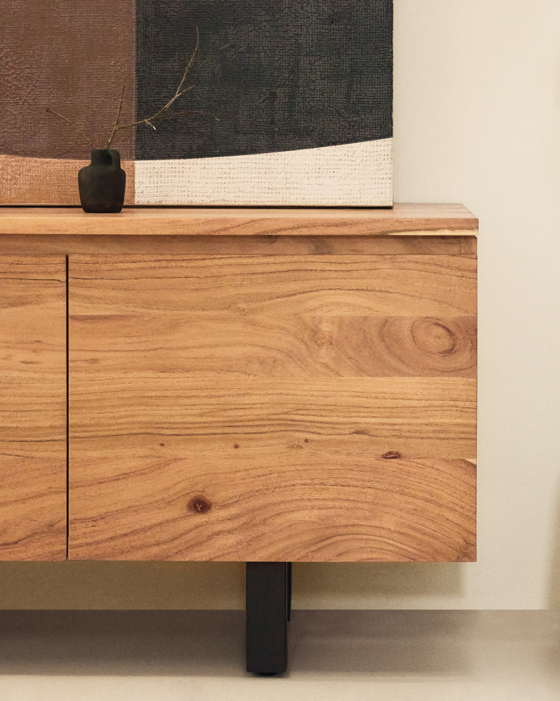 Uxue 4-door TV stand in solid acacia wood with bleached finish 200 x 58cm