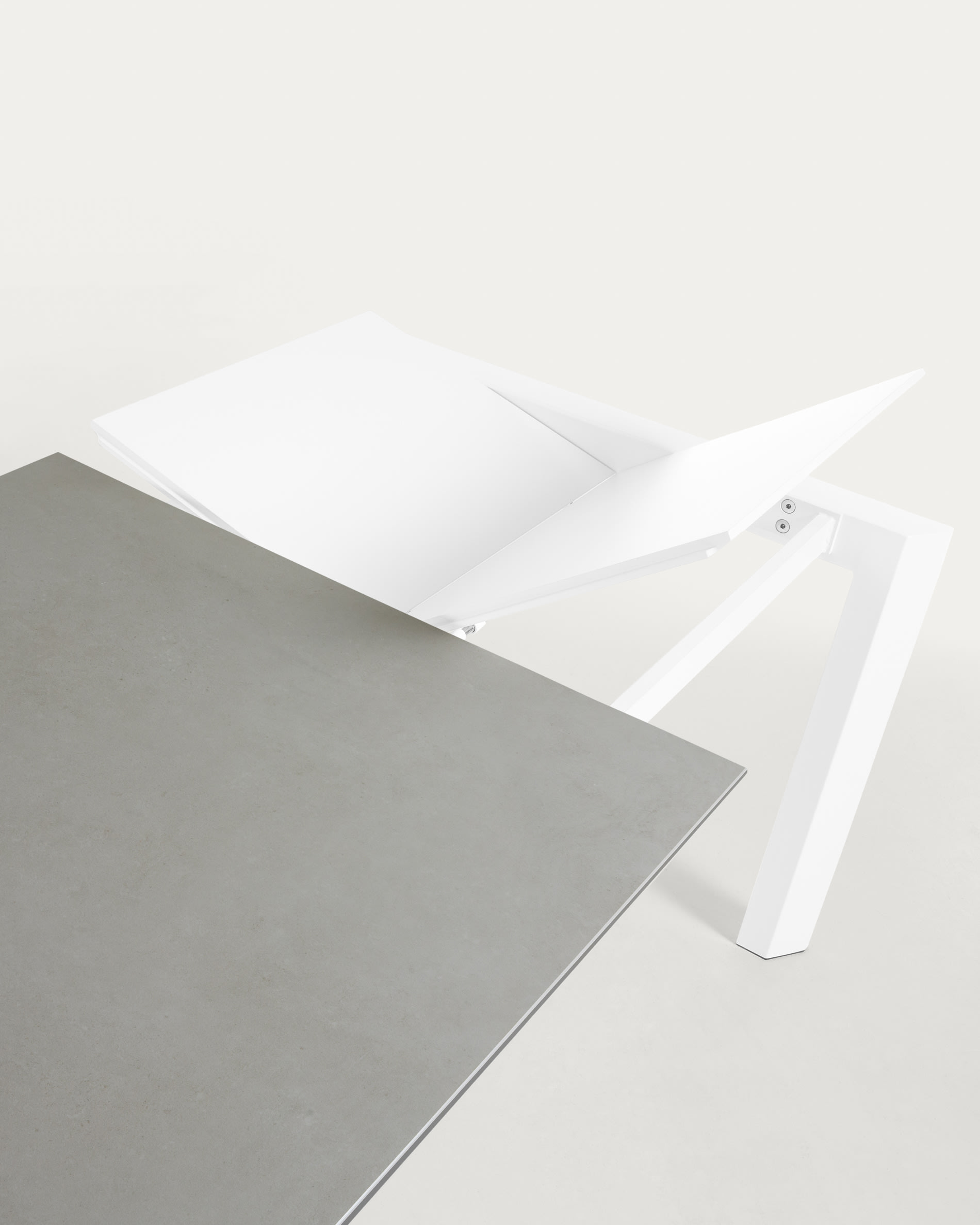 Table extensible Axis grès cérame finition Hydra Plomo pieds blancs 160 (220) cm — Kave Home