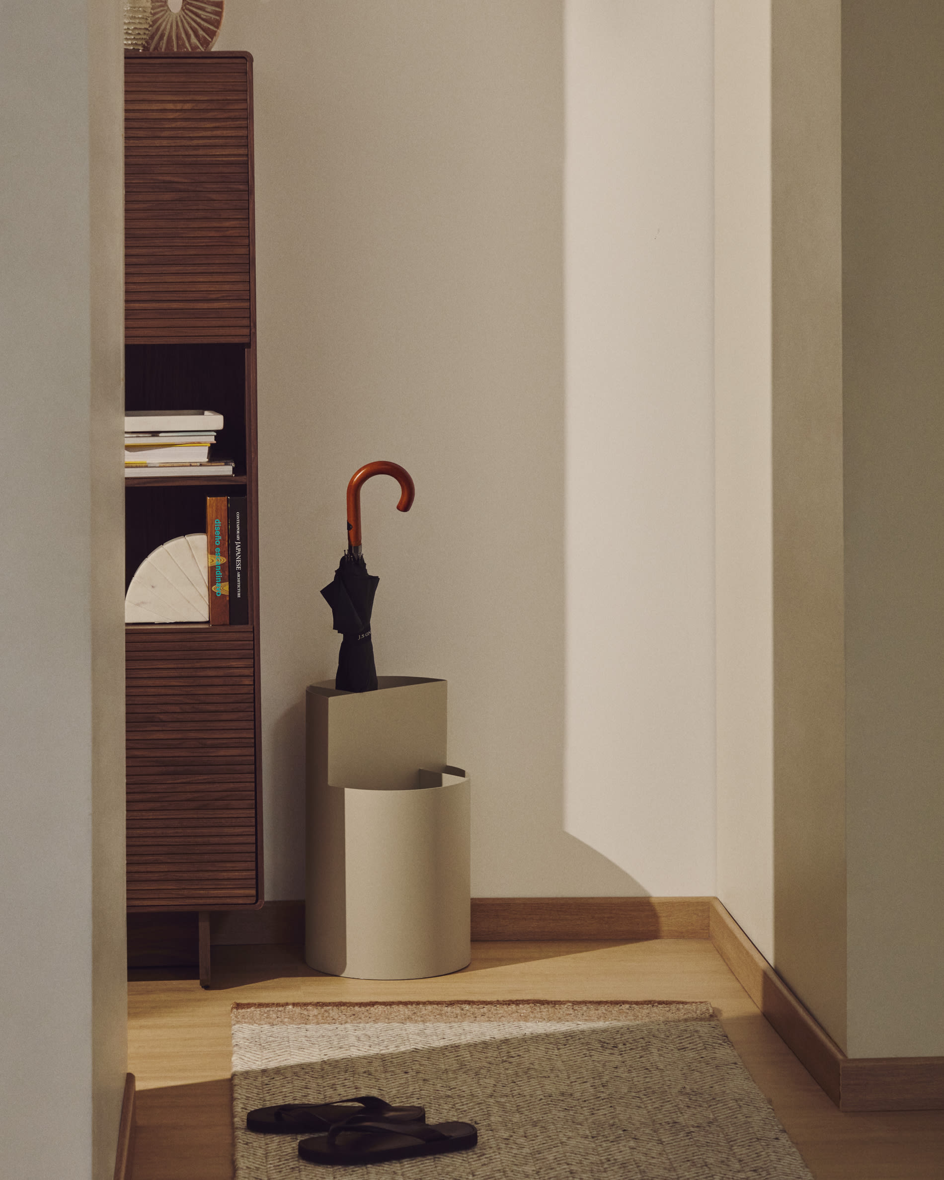 Atin beige metal large umbrella stand