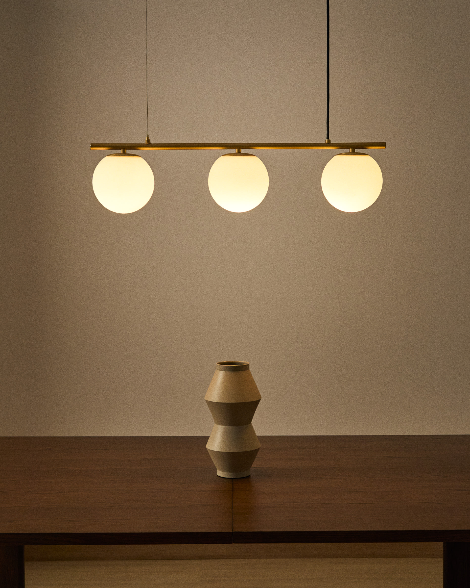 Brisia metal ceiling lamp with brushed brass finish and 3 frosted glass balls Ø15cm