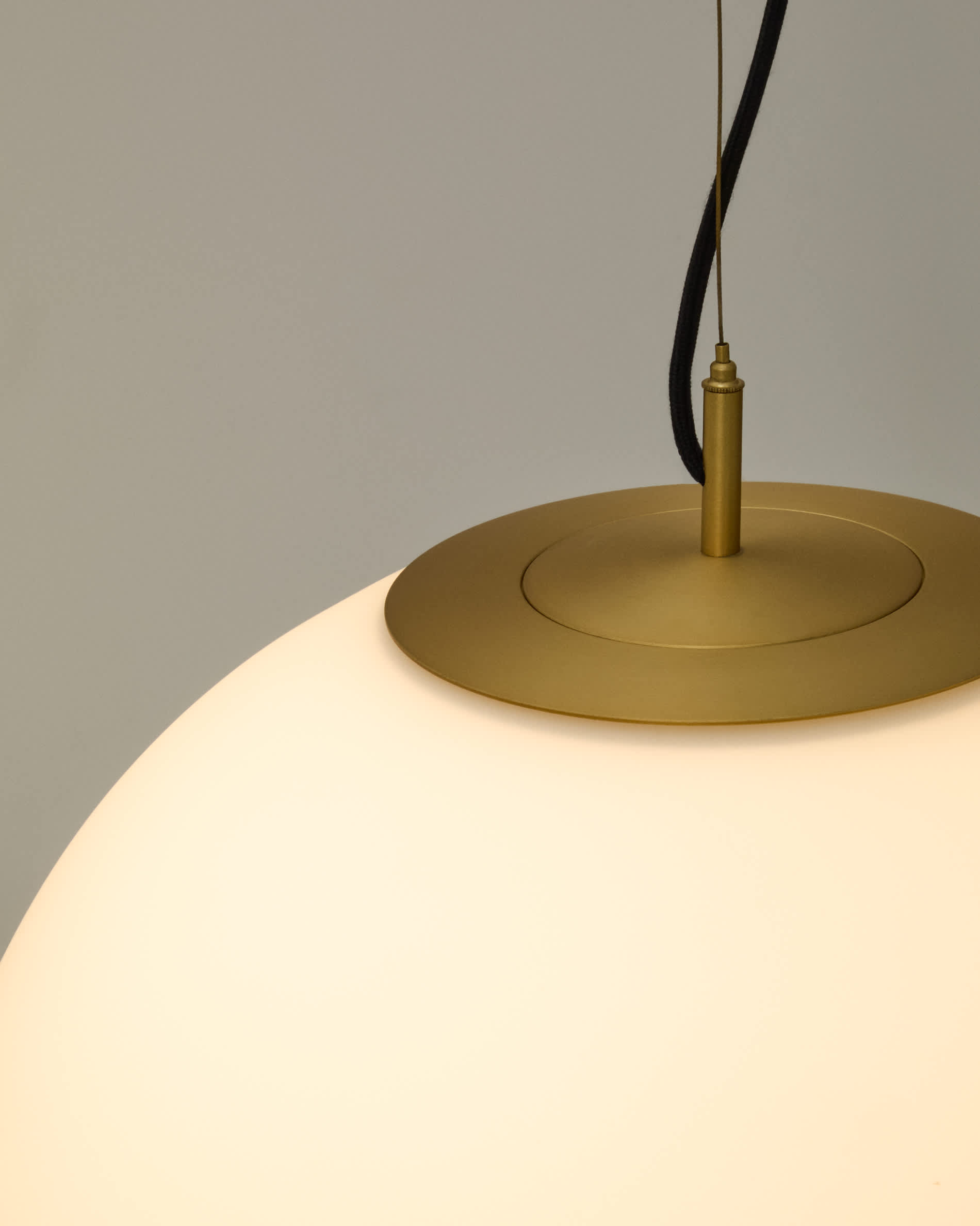 Brisia metal ceiling lamp with brushed brass finish and 1 frosted glass ball Ø50cm