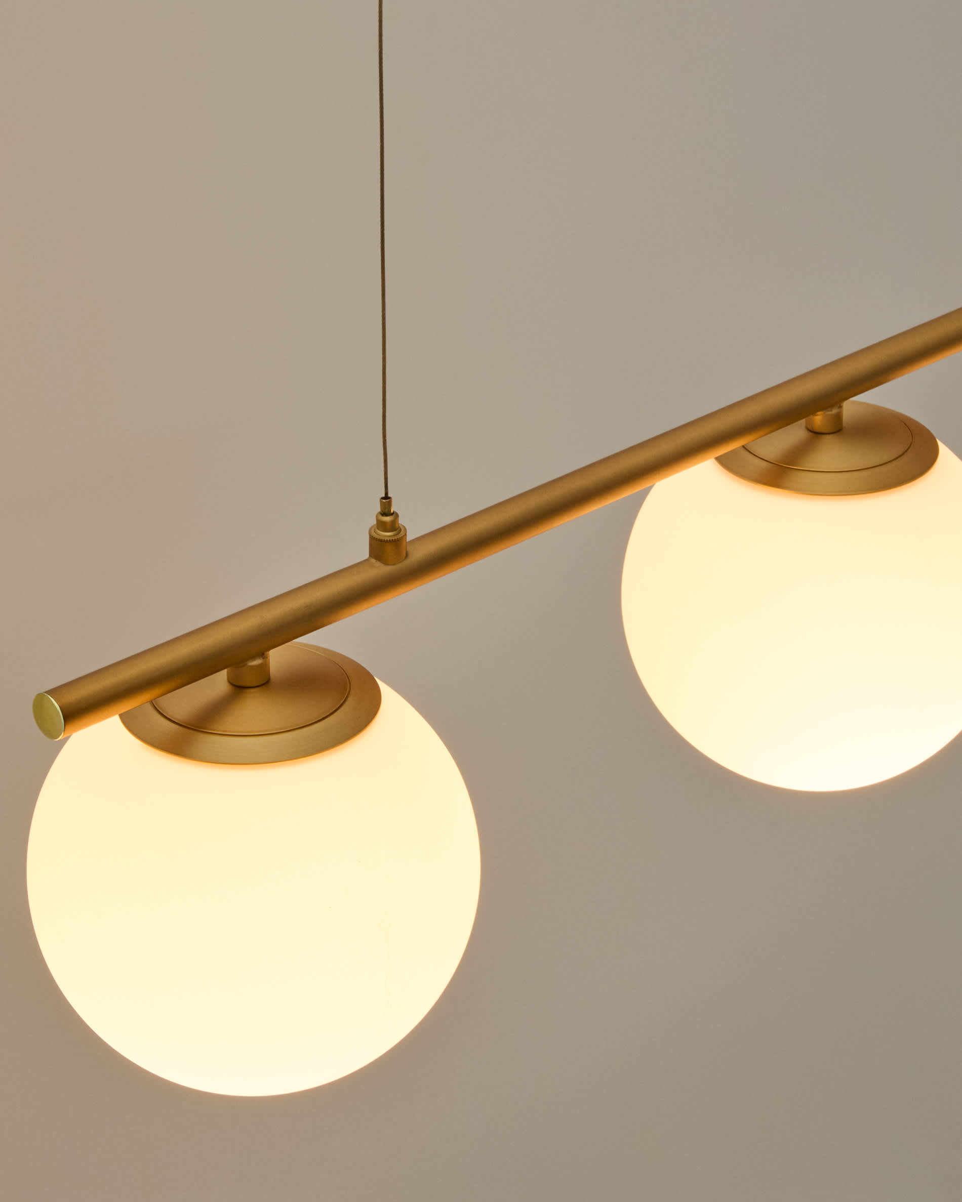 Brisia metal ceiling lamp with brushed brass finish and 3 frosted glass balls Ø15cm