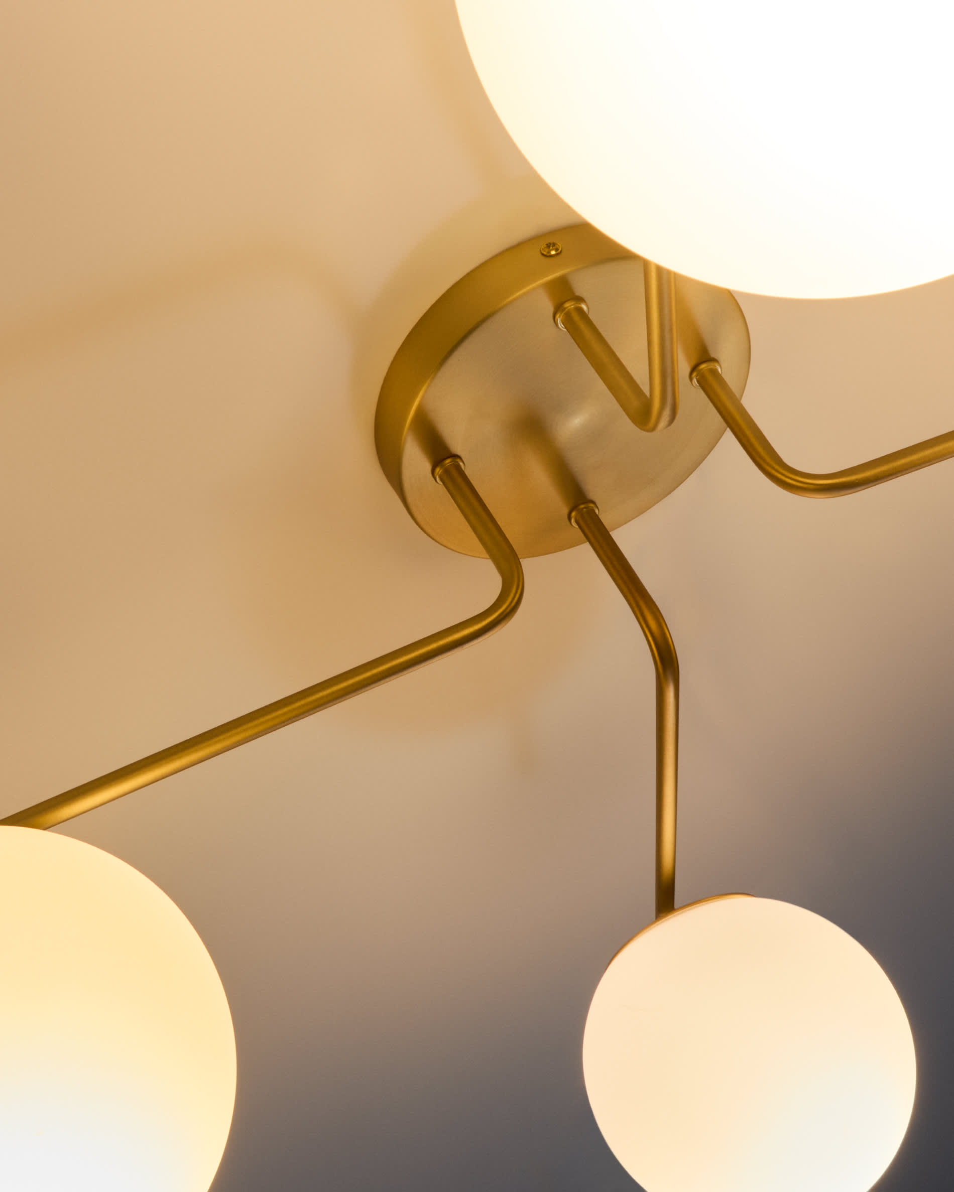 Brisia metal ceiling lamp with brushed brass finish and 4 frosted glass balls Ø15cm