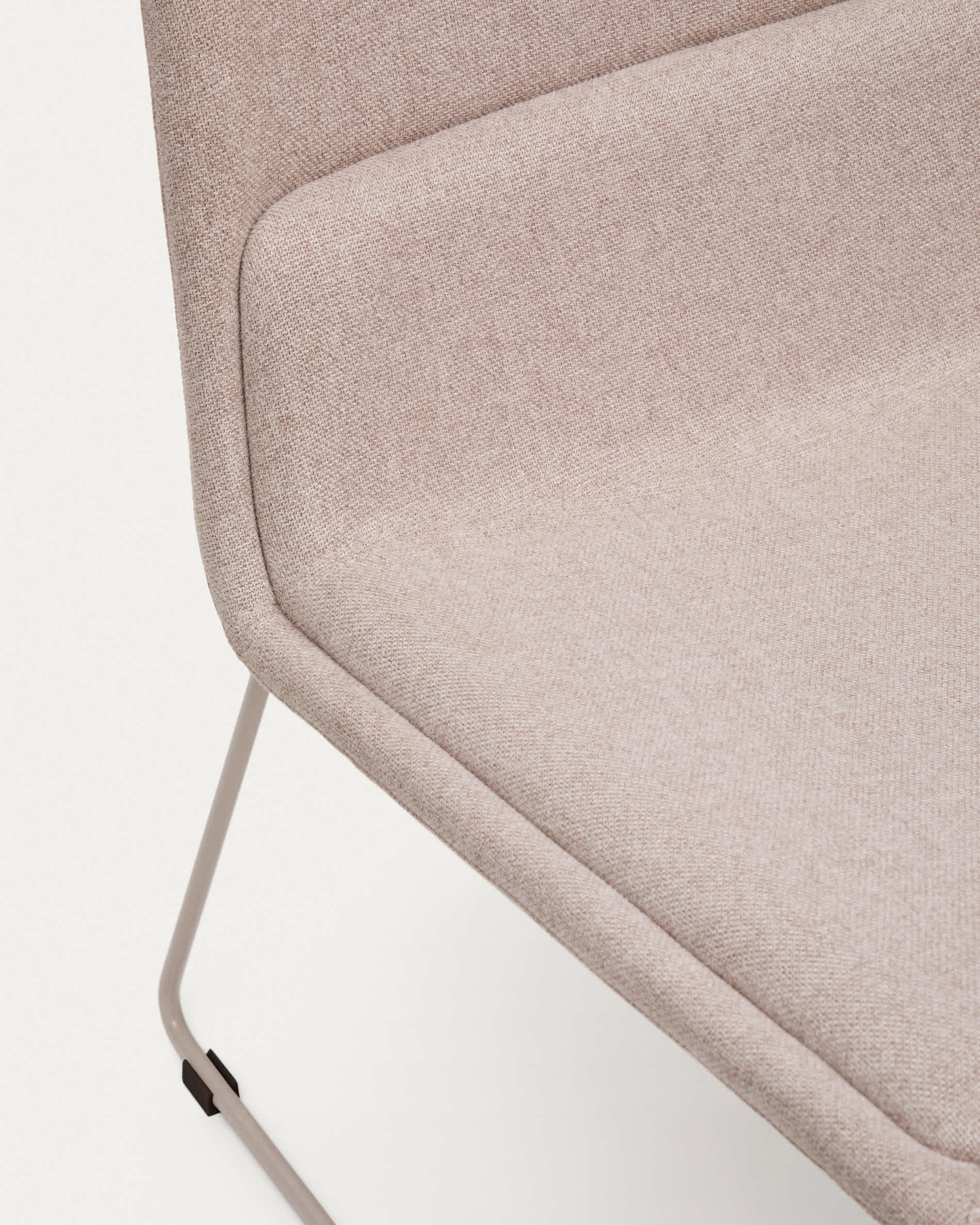 Zahara beige armchair and steel in a beige finish, 100% FSC