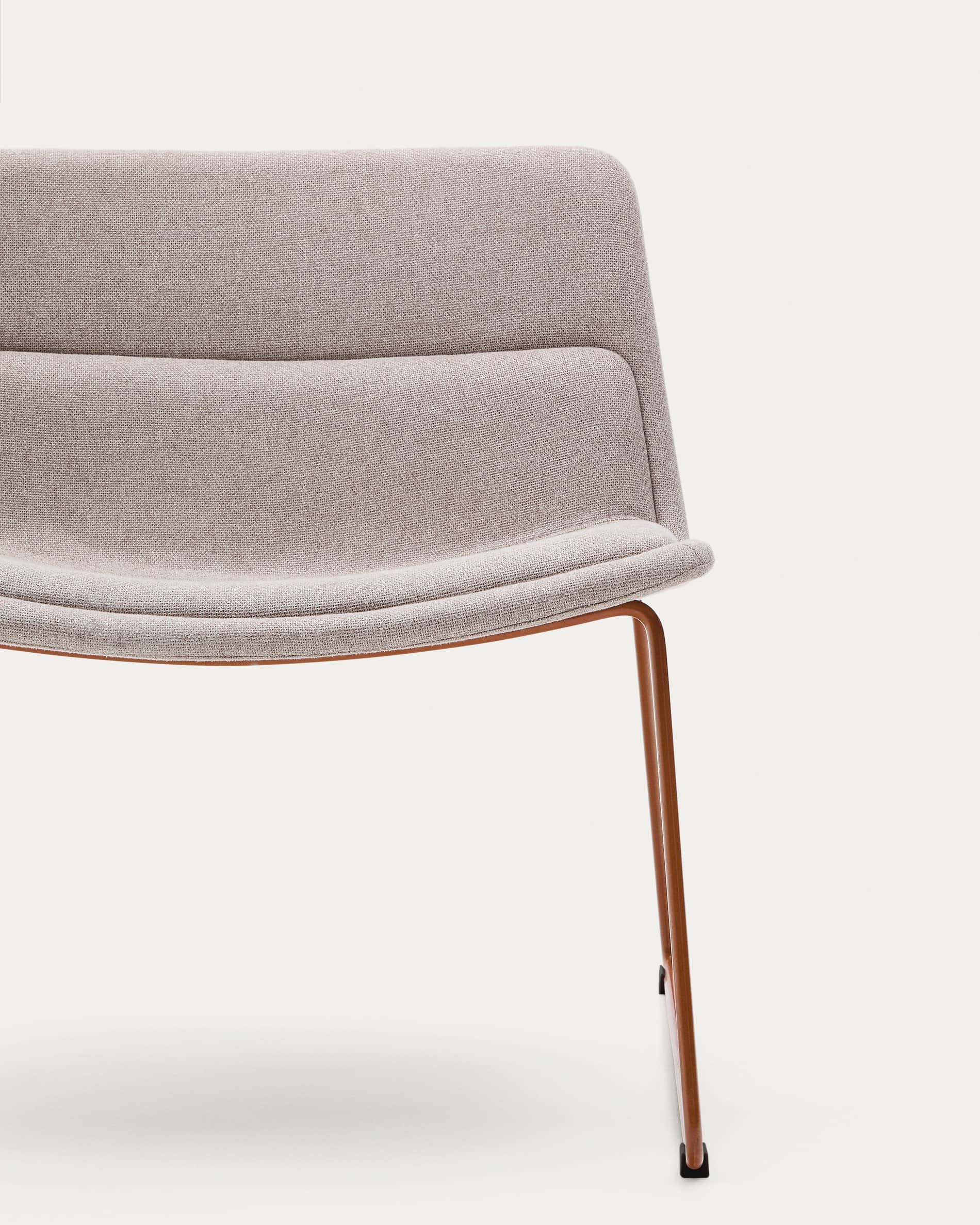 Zahara beige armchair with steel legs and FSC 100% terracotta finish