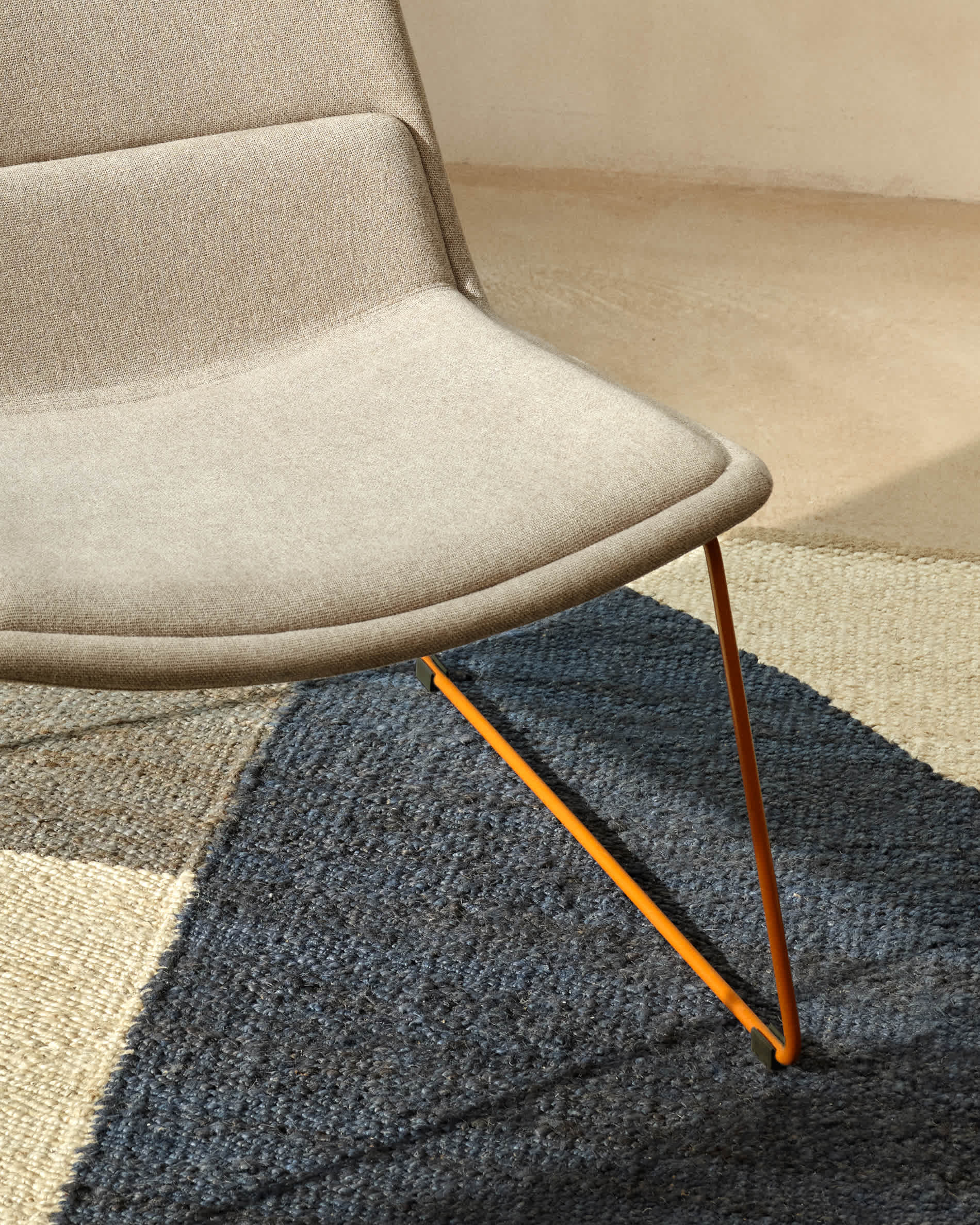 Zahara beige armchair with steel legs and FSC 100% terracotta finish