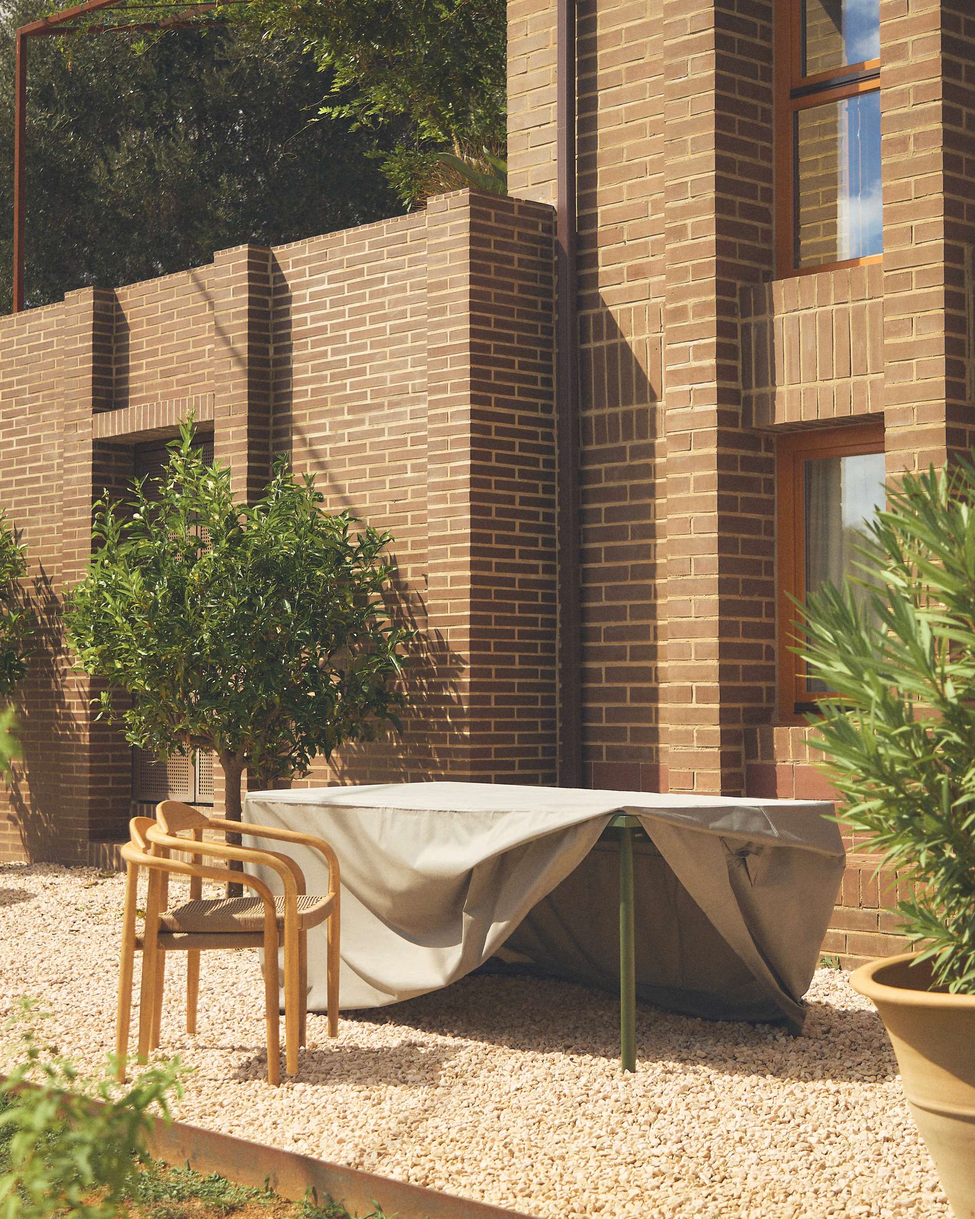 Iria protective cover for outdoor furniture max. 210 x 110 cm