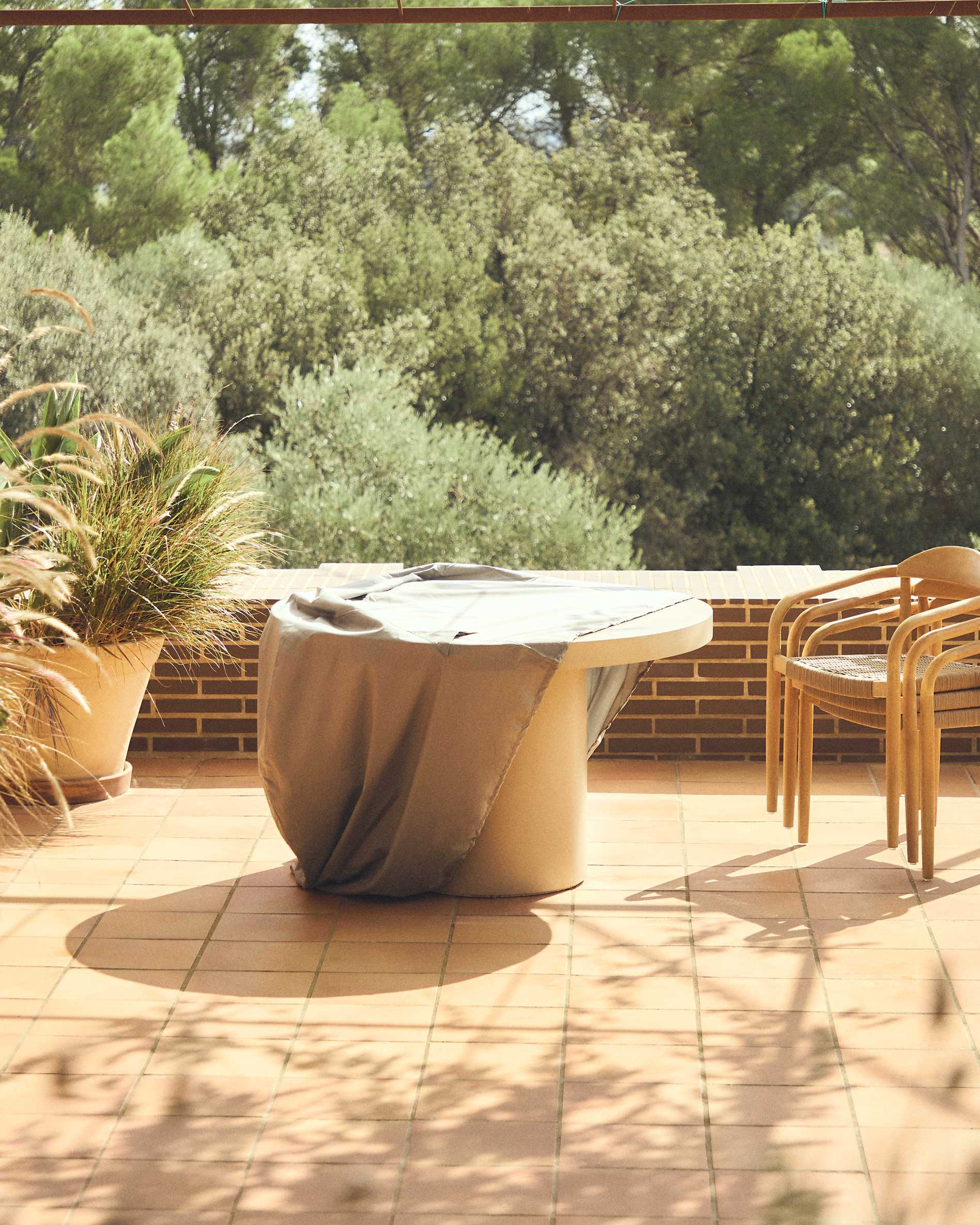 Iria protective cover for outdoor furniture max. Ø130