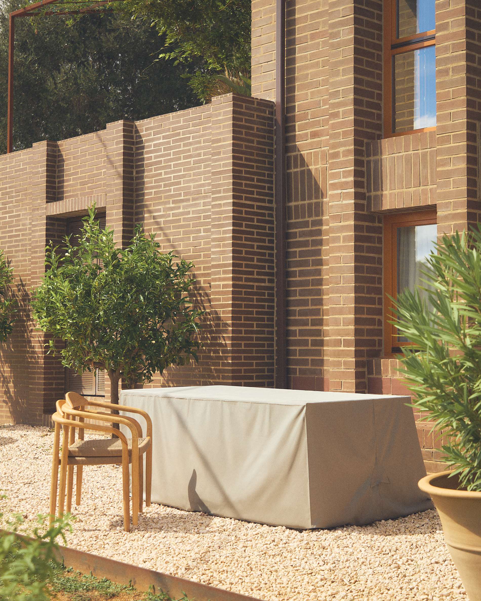Iria protective cover for outdoor furniture max. 210 x 110 cm