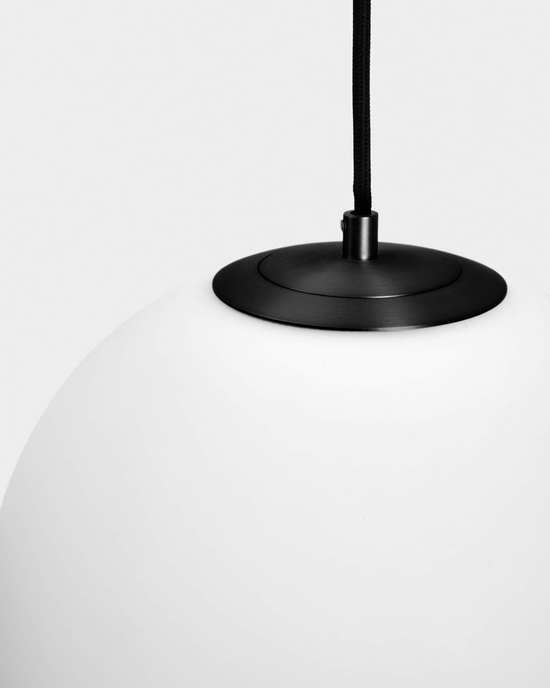 Brisia metal ceiling lamp with black finish and 1 frosted glass ball Ø30cm
