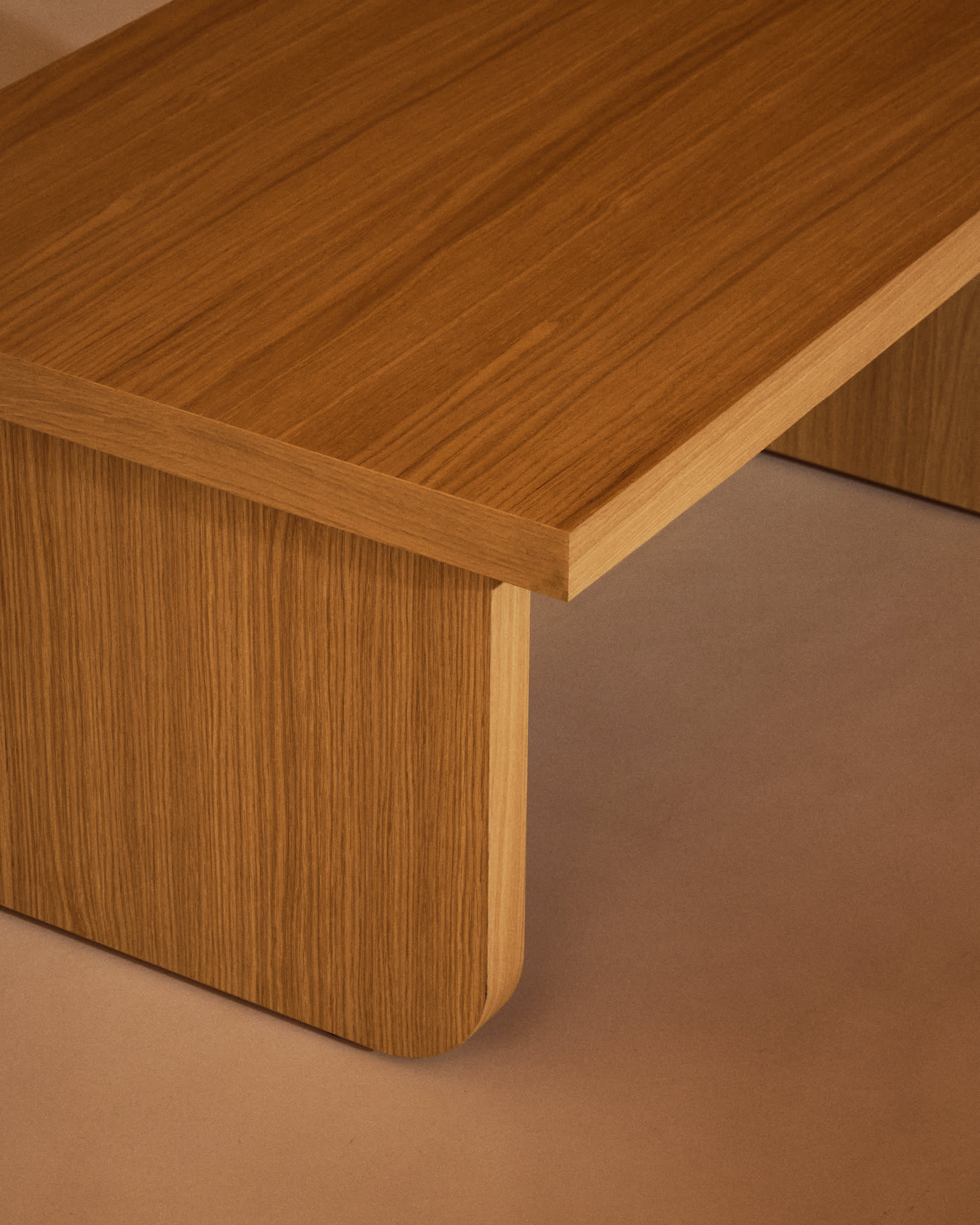 Oaq coffee table in oak wood veneer with natural finish, 89 x 62 cm FSC Mix Credit