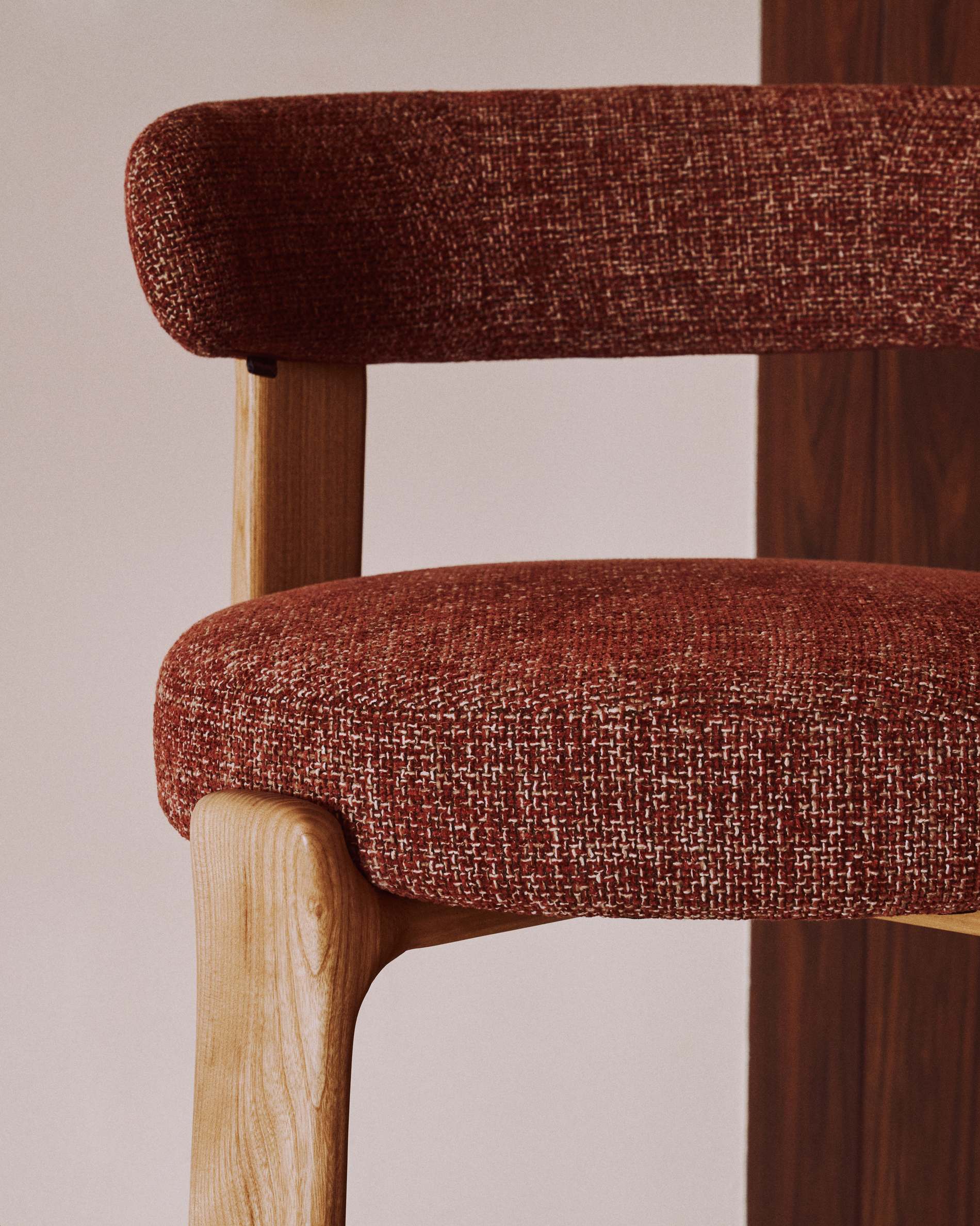 Granite fire-retardant stool with backrest in terracotta chenille and solid ash wood with natural-coloured finish FSC 100% 65cm