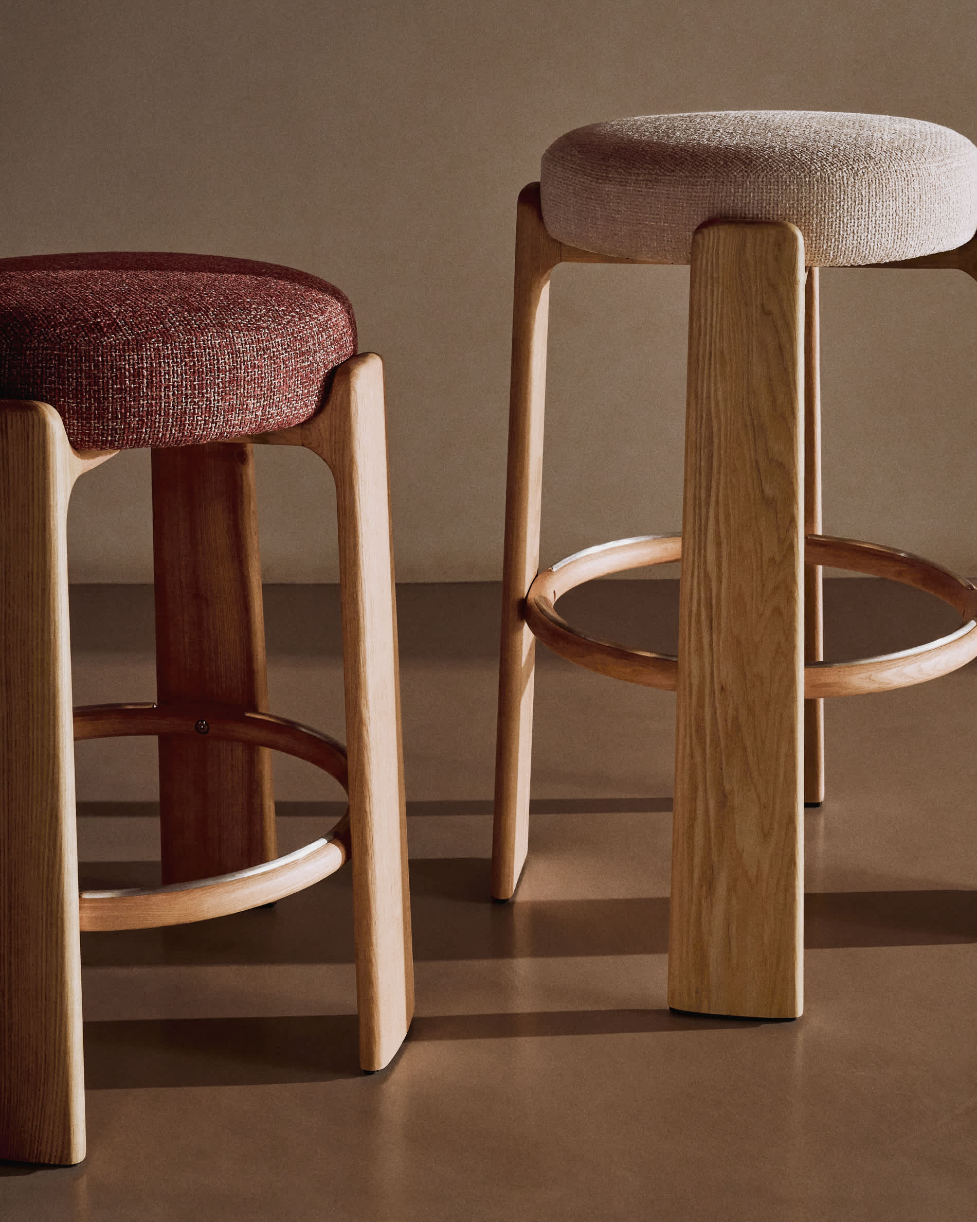 Granite fire-retardant stool in beige chenille and solid ash wood with natural-coloured finish FSC 100% 75cm